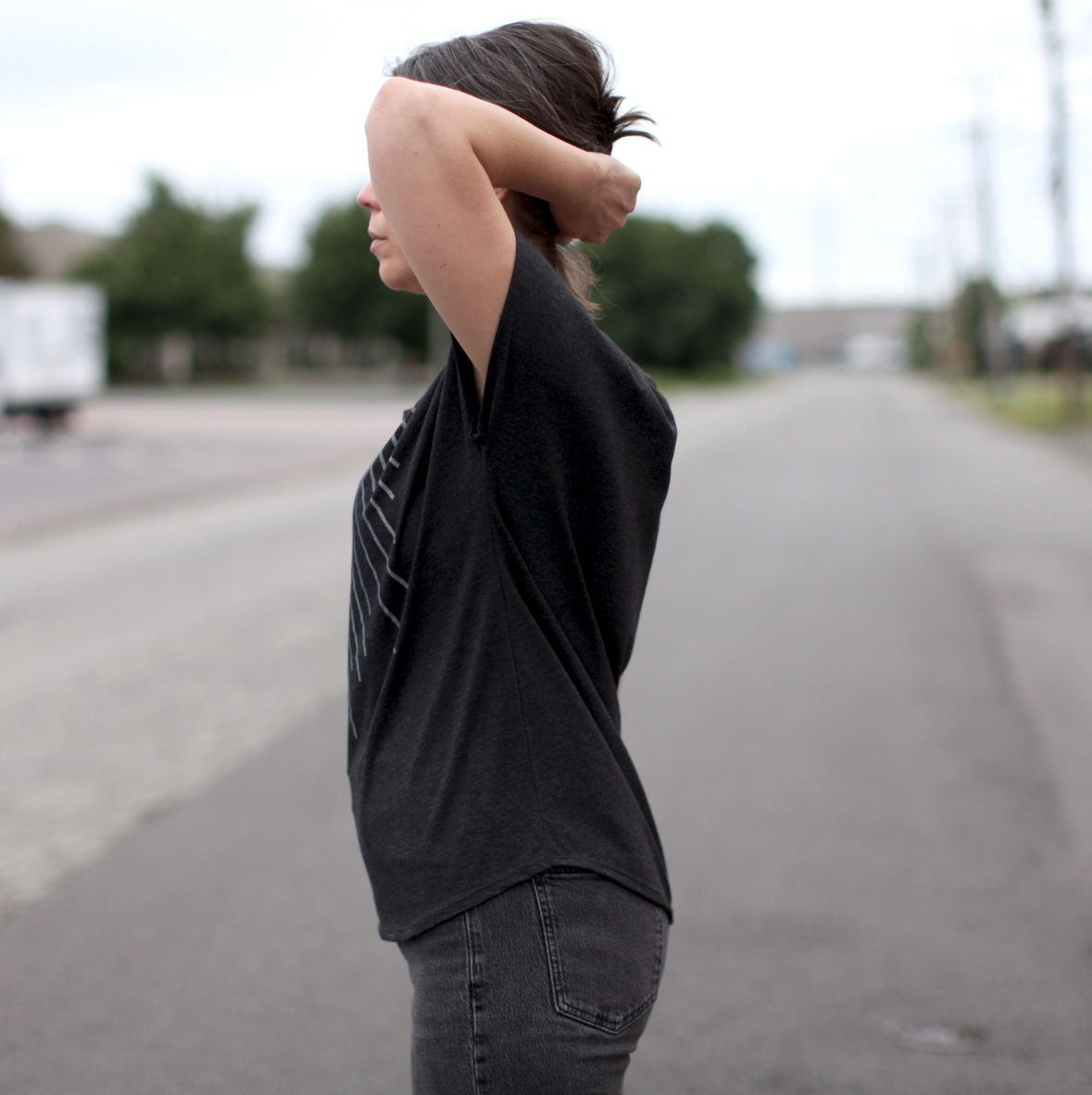 •SUN COLLAR• scoop neck comfort fit tee (USA)