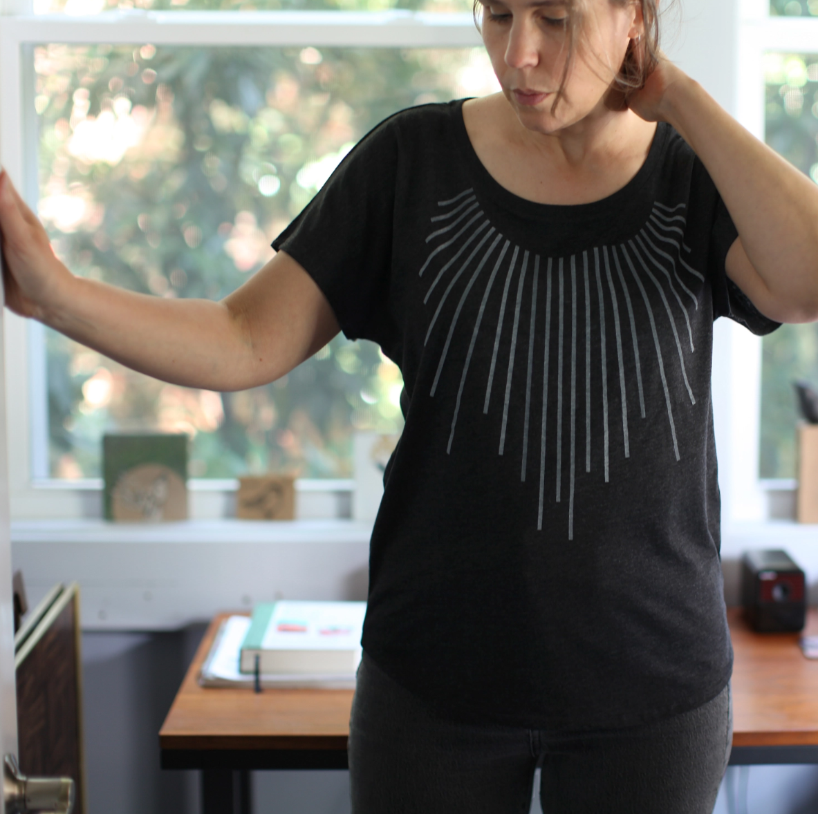 •SUN COLLAR• scoop neck comfort fit tee (USA)