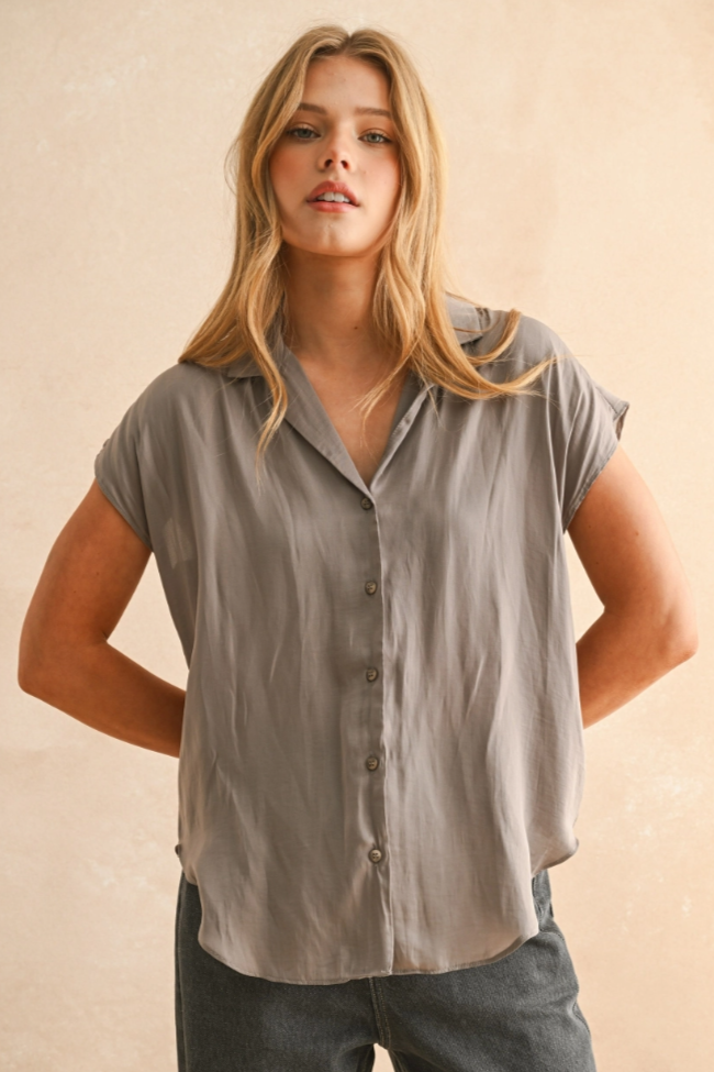 •TAYLOR• collared button down top