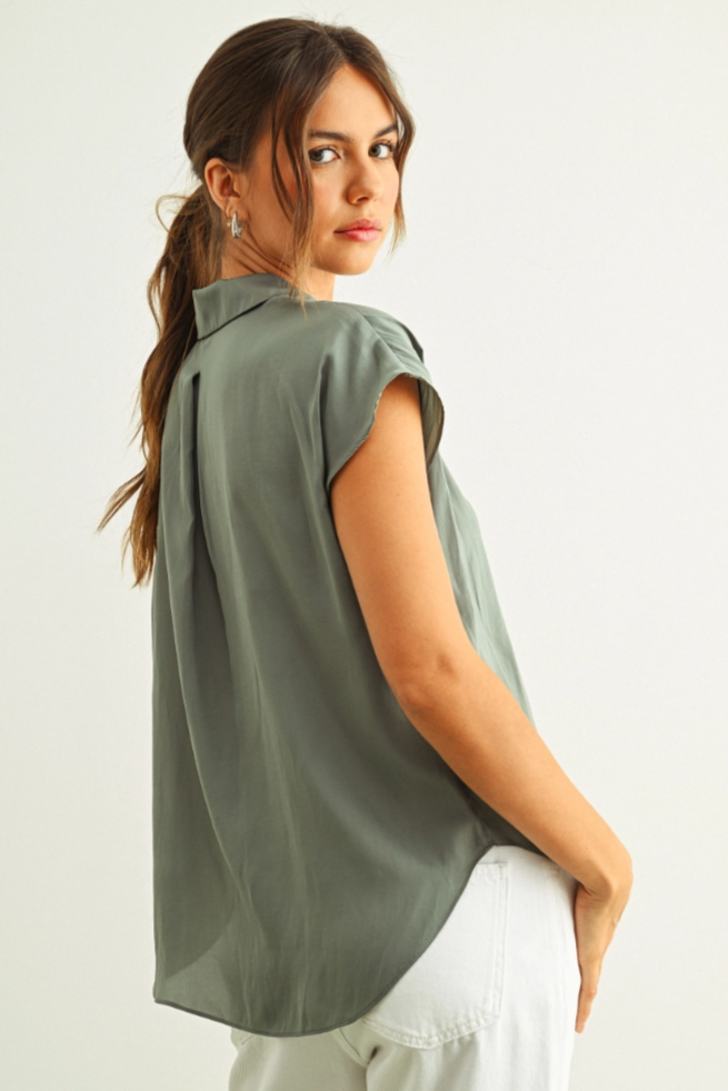 •TAYLOR• collared button down top