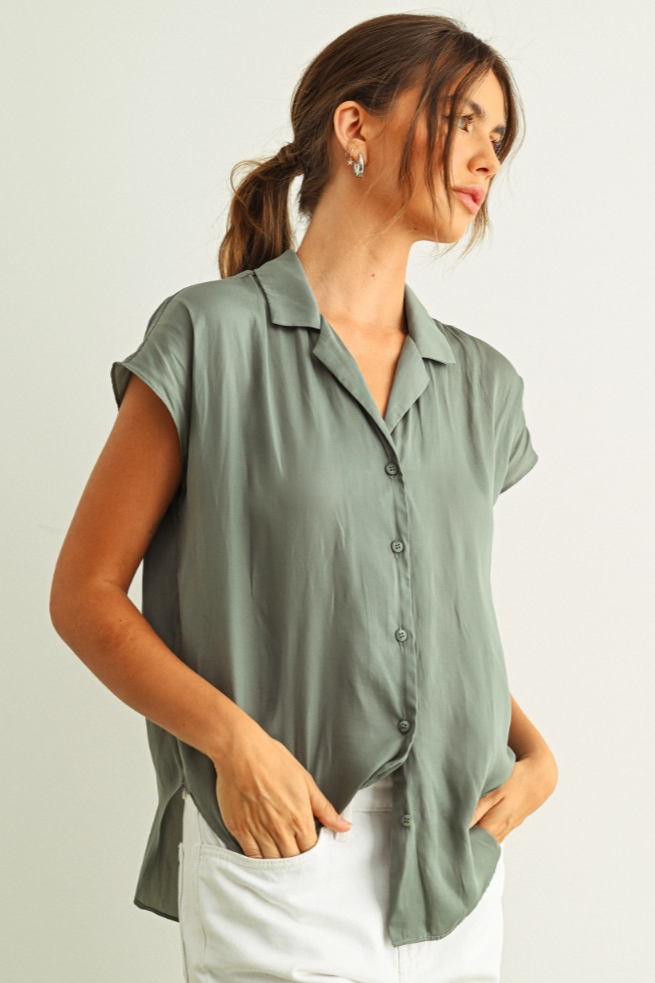 •TAYLOR• collared button down top
