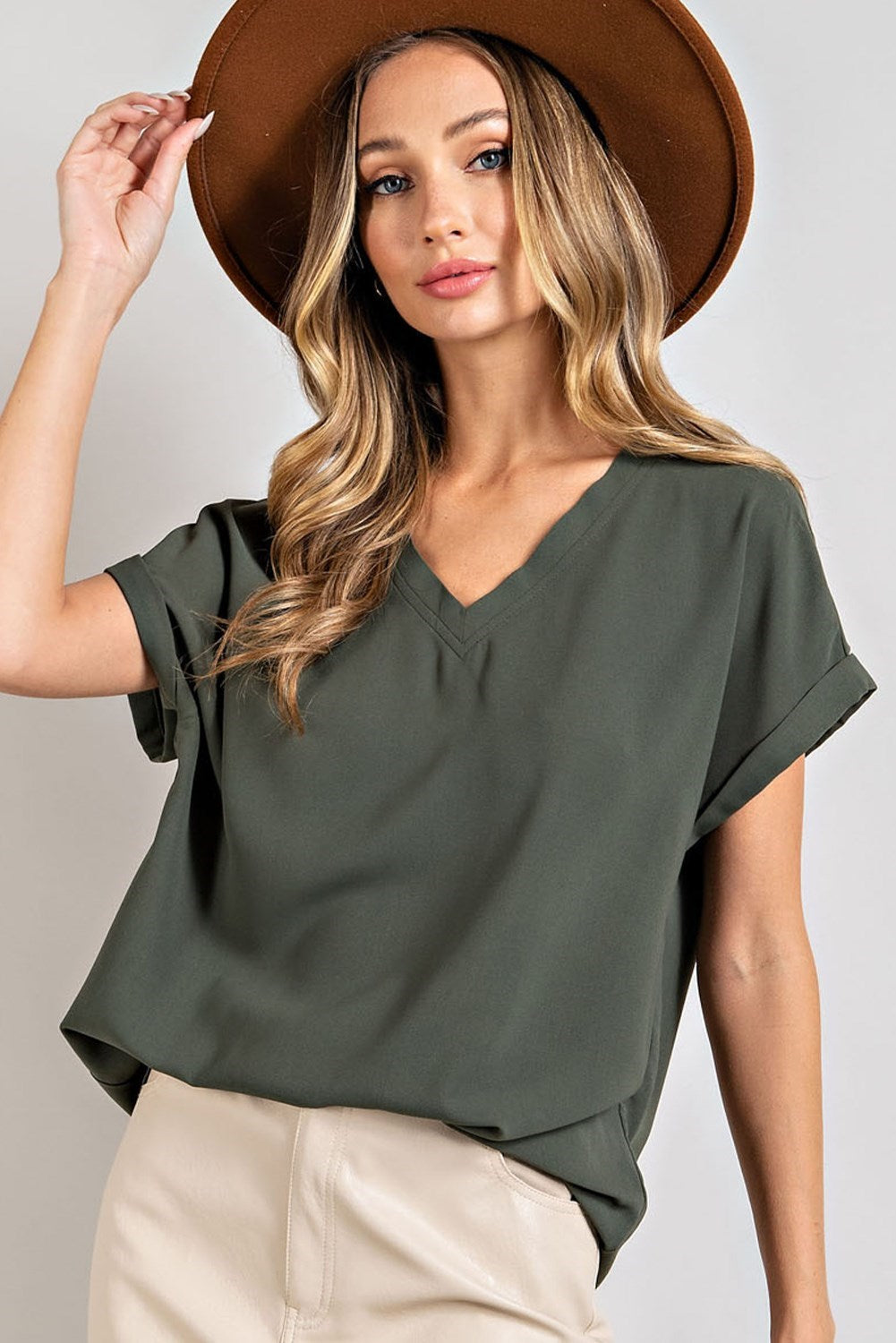 •VERA• V-neck relaxed fit top