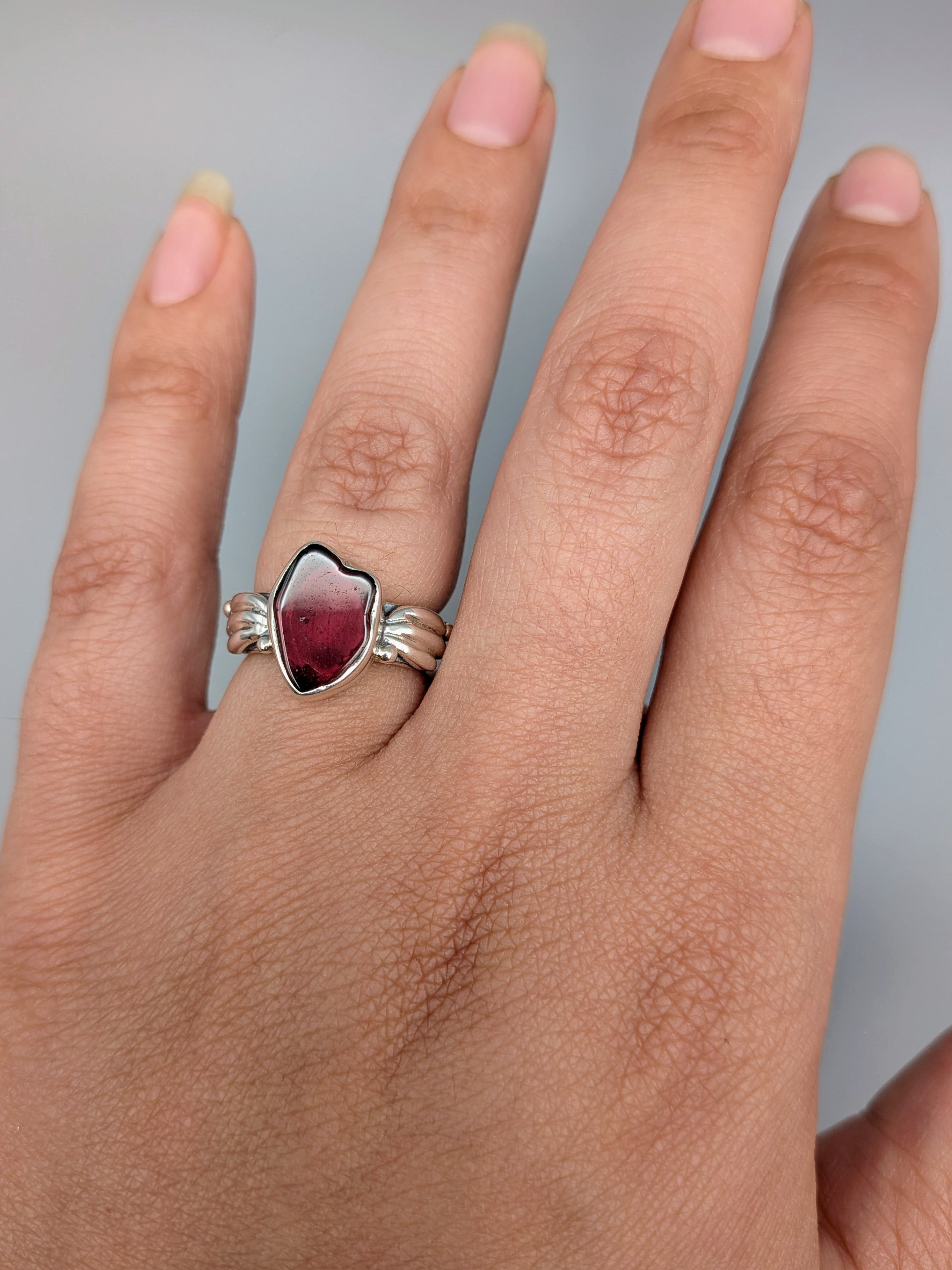 •GARNET - ANTHER• decorative band silver ring (size 5.75)
