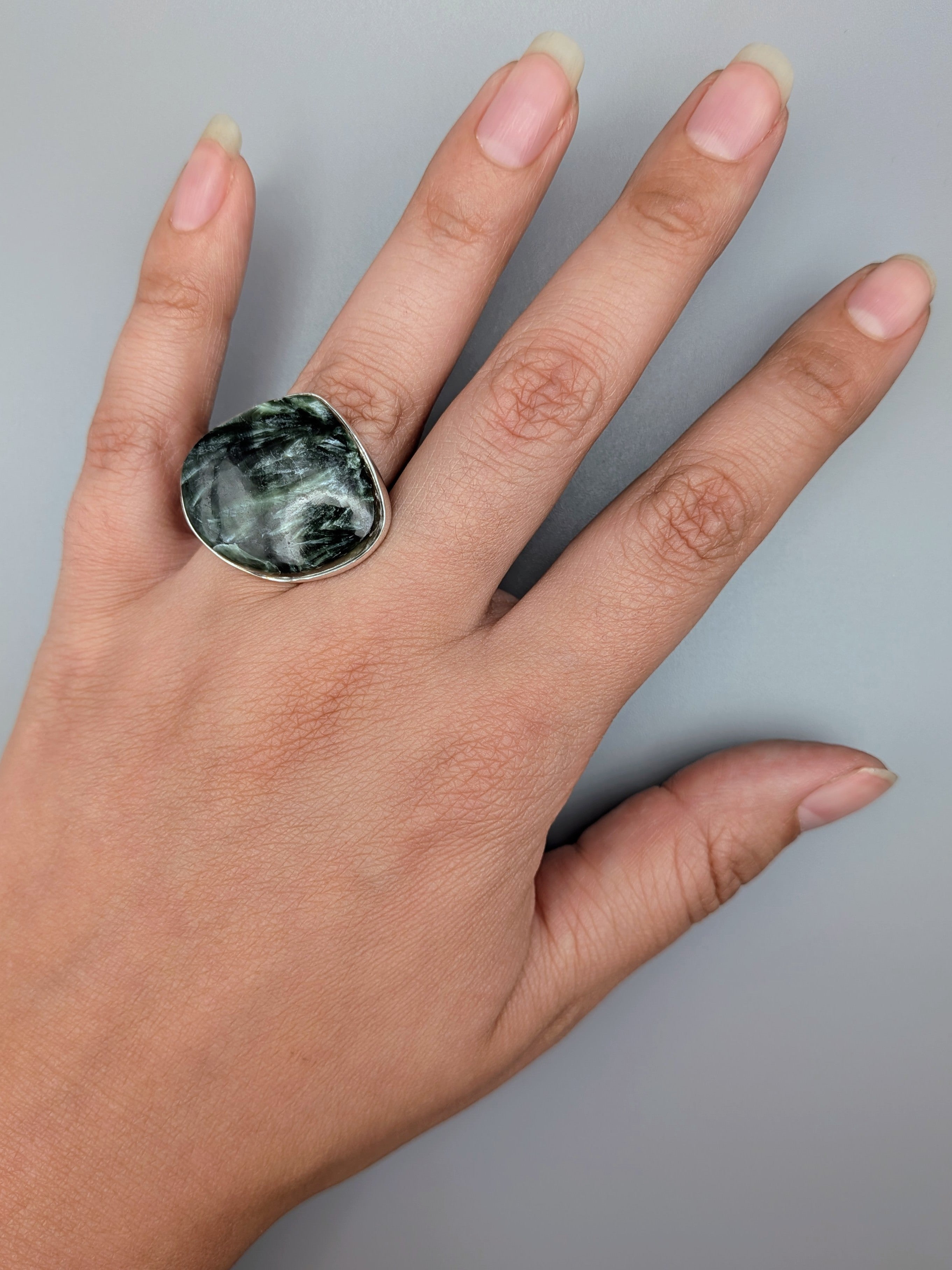 •SERAPHINITE - FREEFORM• simple bezel silver ring (size 7.5)