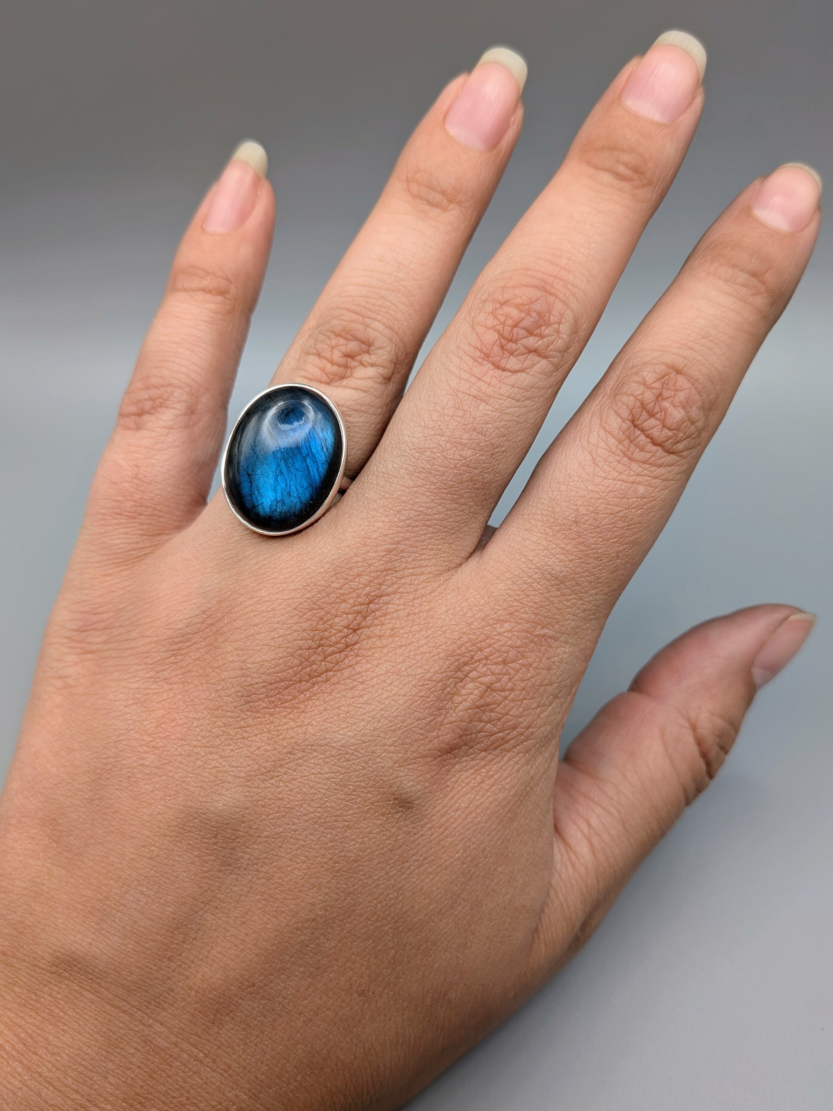 •LABRADORITE - OVAL - 1• simple band silver ring (size 7)