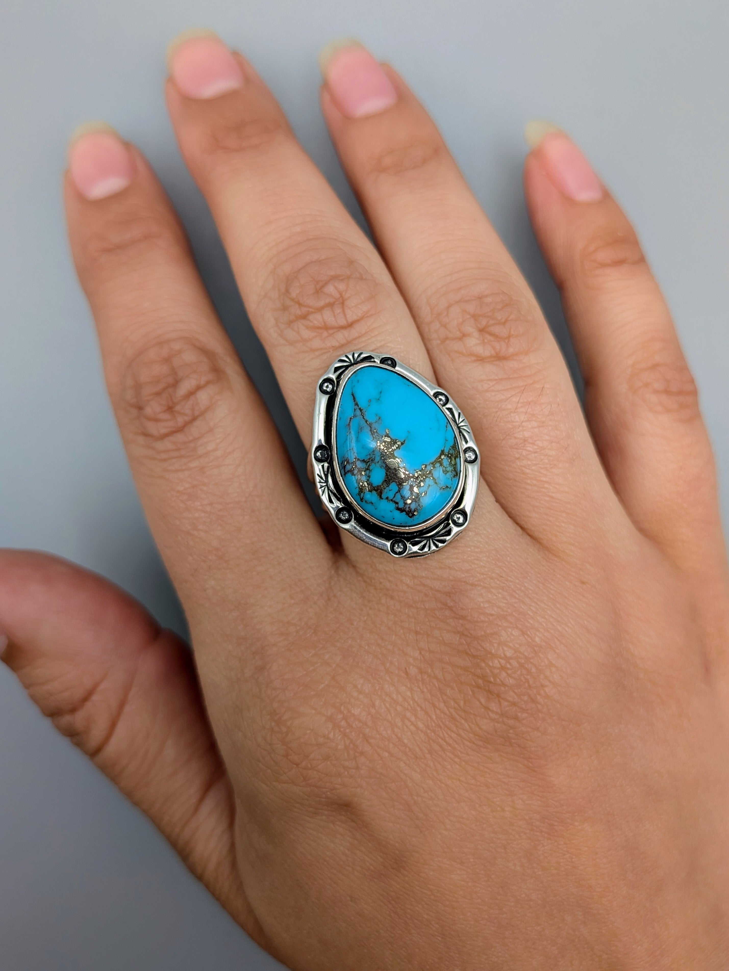 •KINGMAN TURQUOISE - SHÁ• Navajo silver ring (size 8.5)