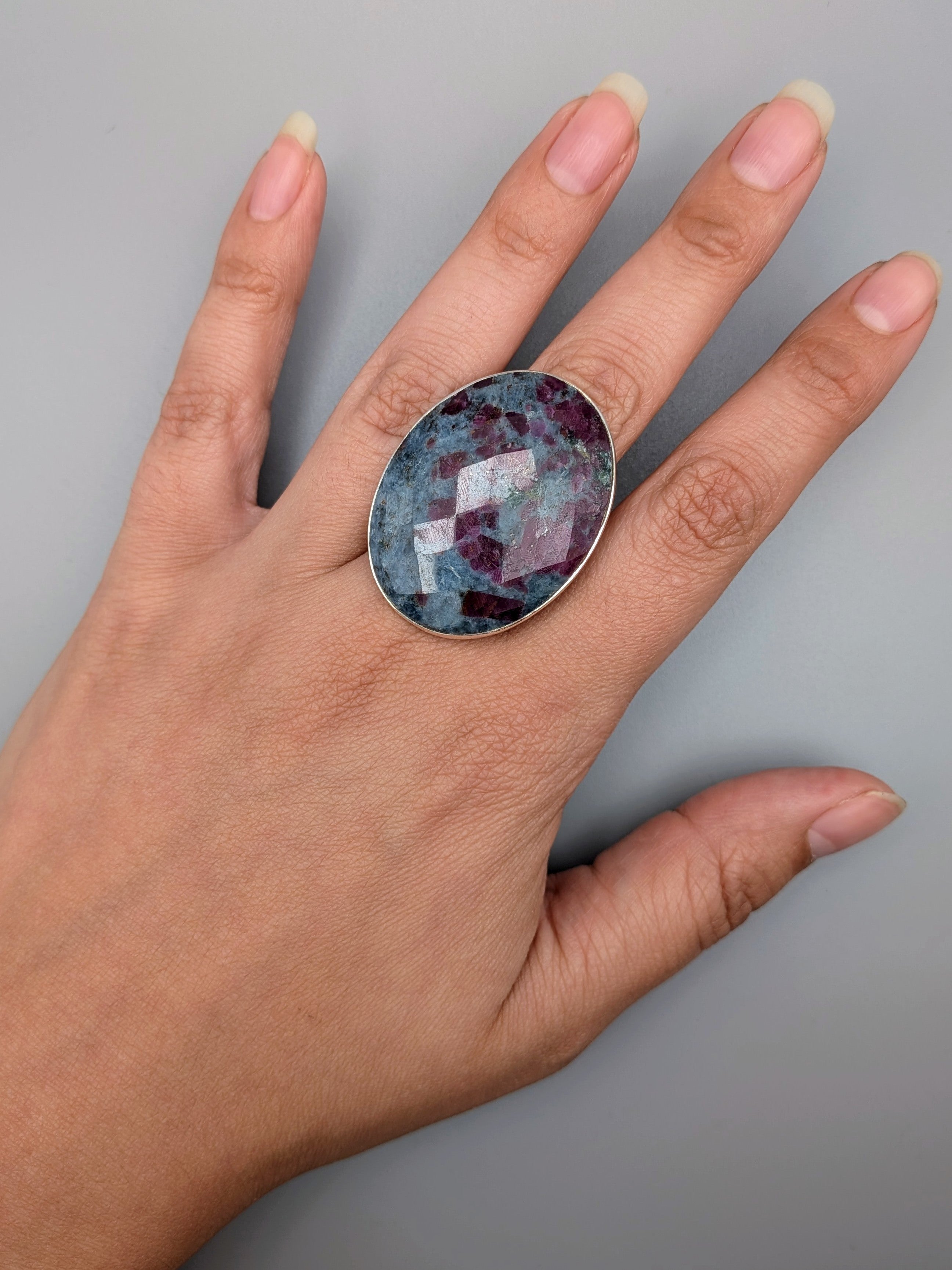 •FACETED RUBY KYANITE - OVAL• split band silver ring (size 8.5)