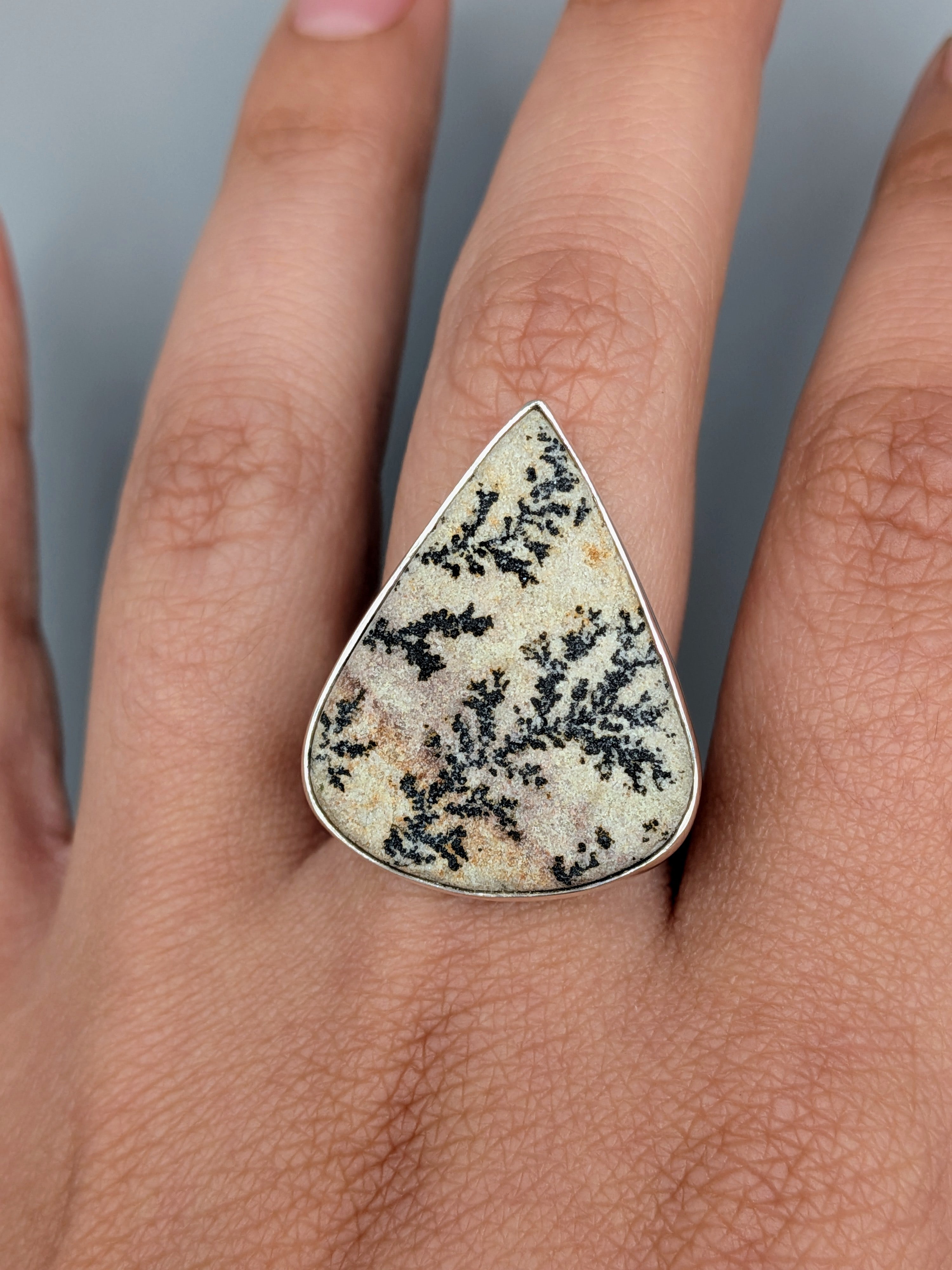 •DENDRITIC SANDSTONE - TEAR• split band silver ring (size 9)