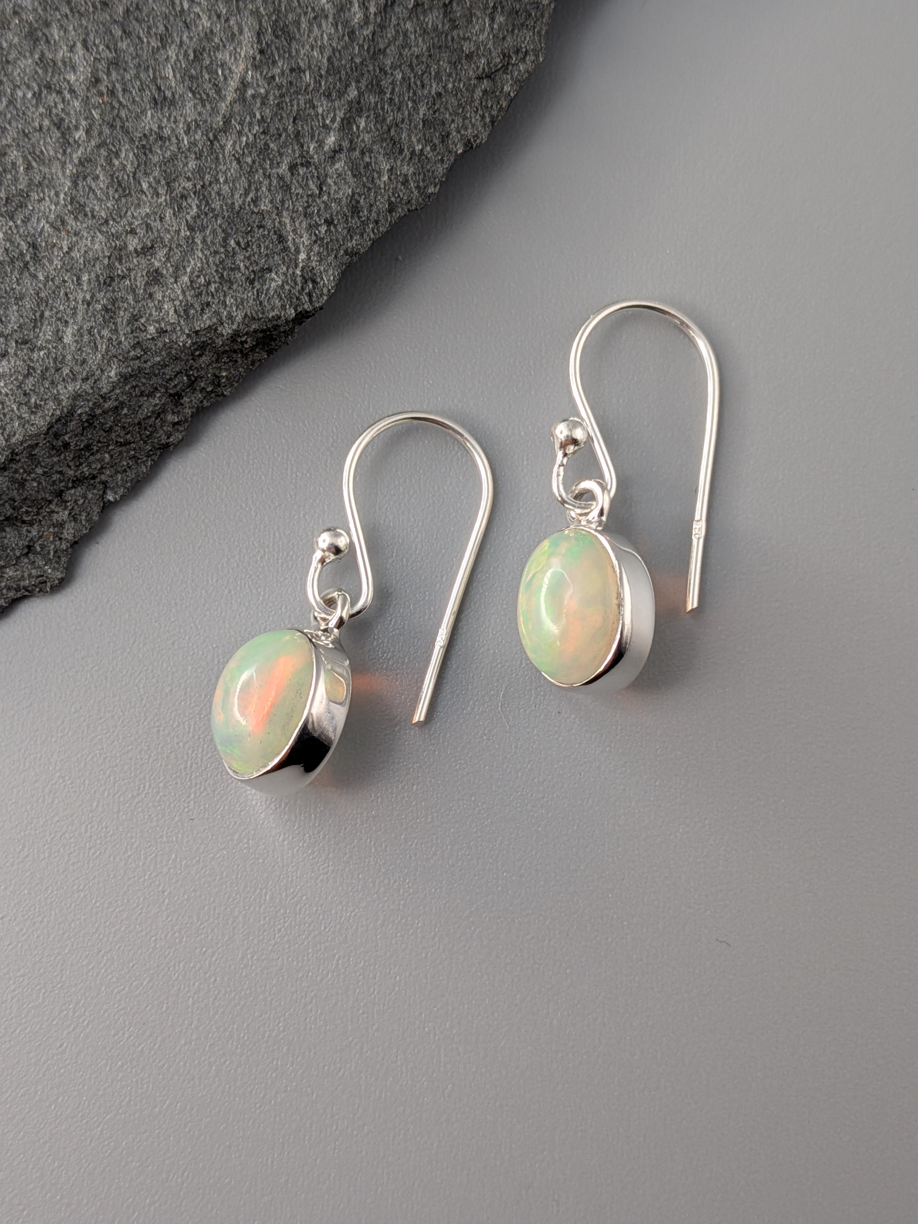 •ETHIOPIAN OPAL OVAL - 1• silver dangle earrings
