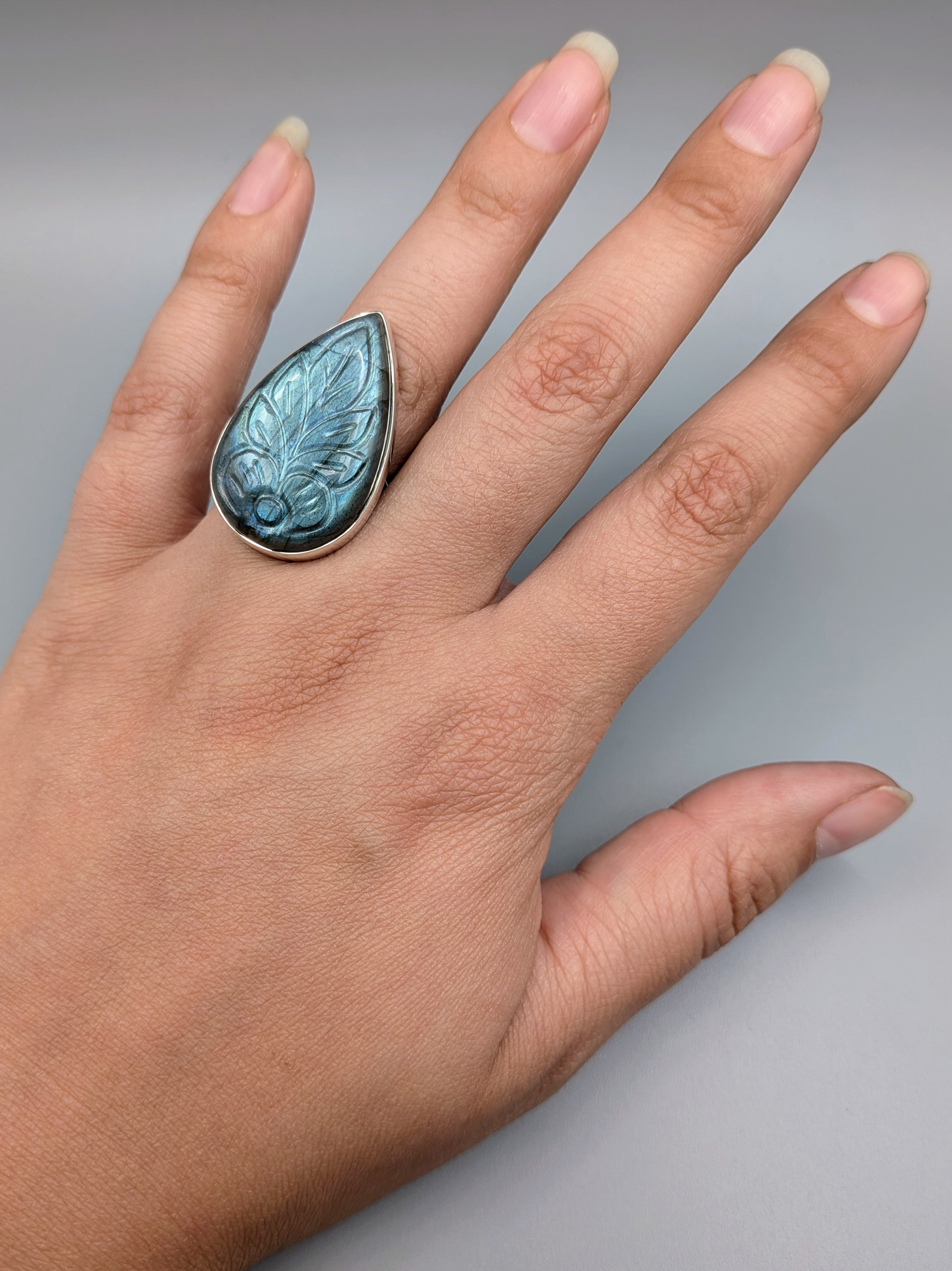 •ETCHED LABRADORITE - TEAR• split band silver ring (size 6.25)