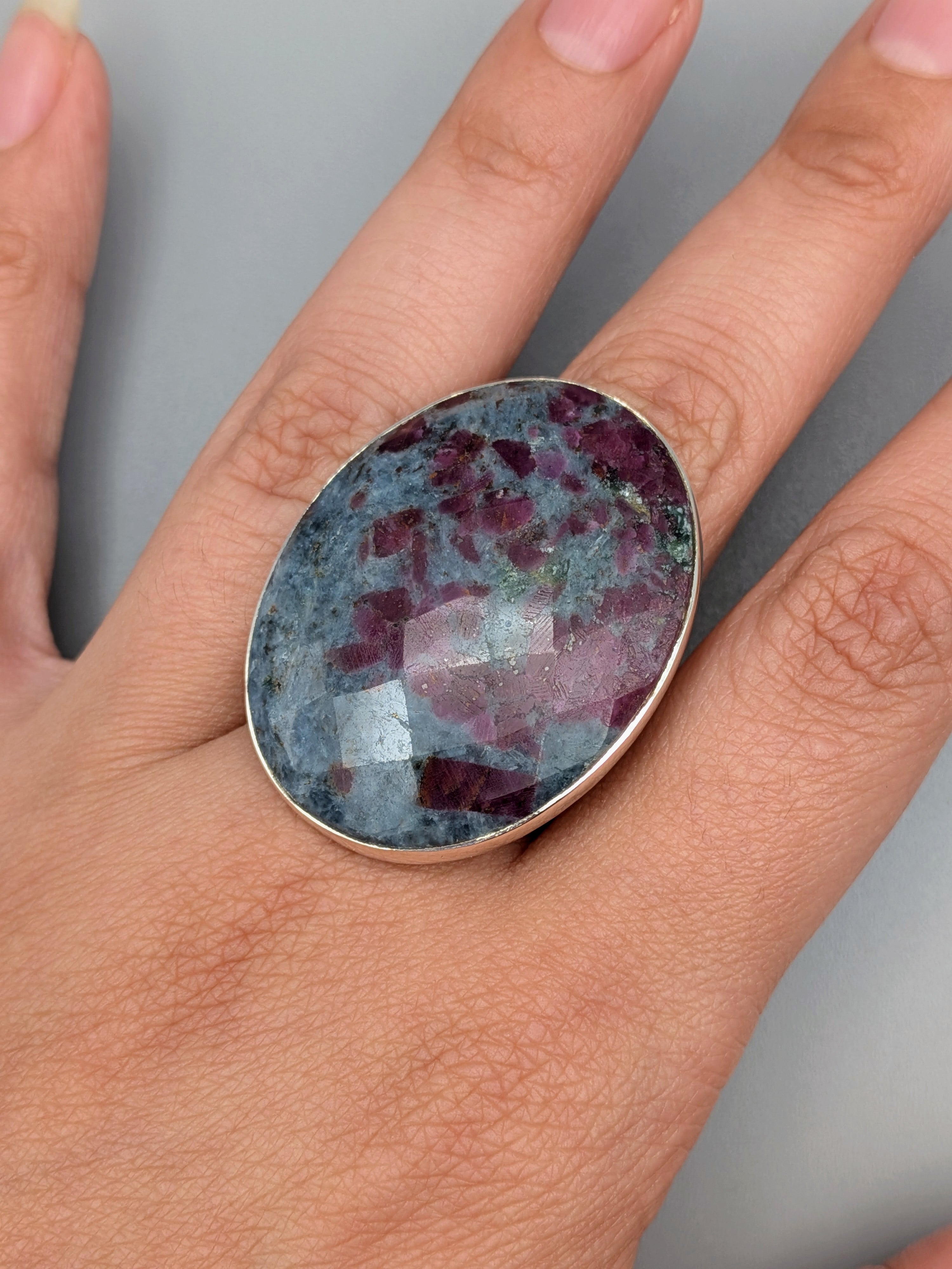 •FACETED RUBY KYANITE - OVAL• split band silver ring (size 8.5)