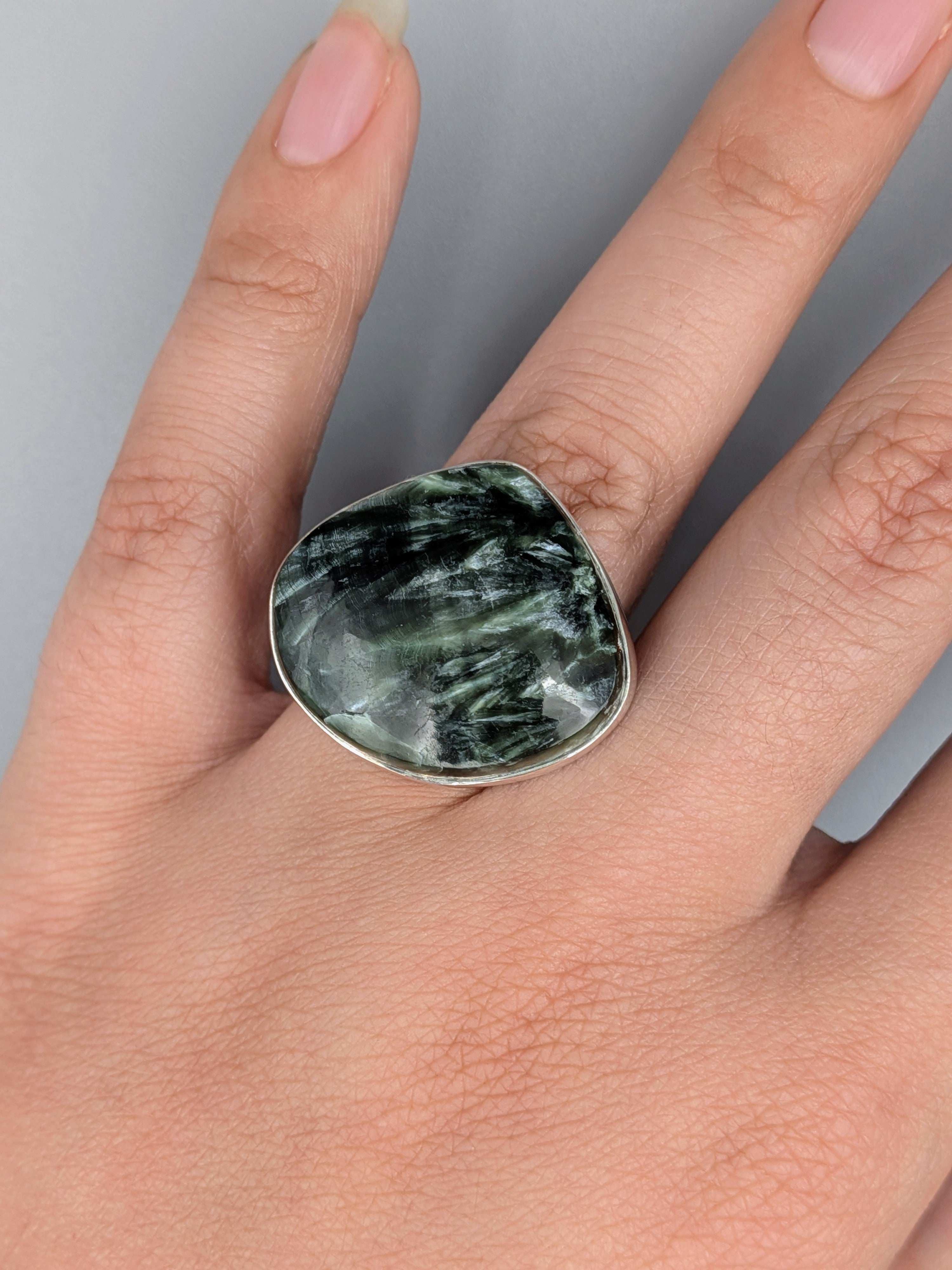 •SERAPHINITE - FREEFORM• simple bezel silver ring (size 7.5)