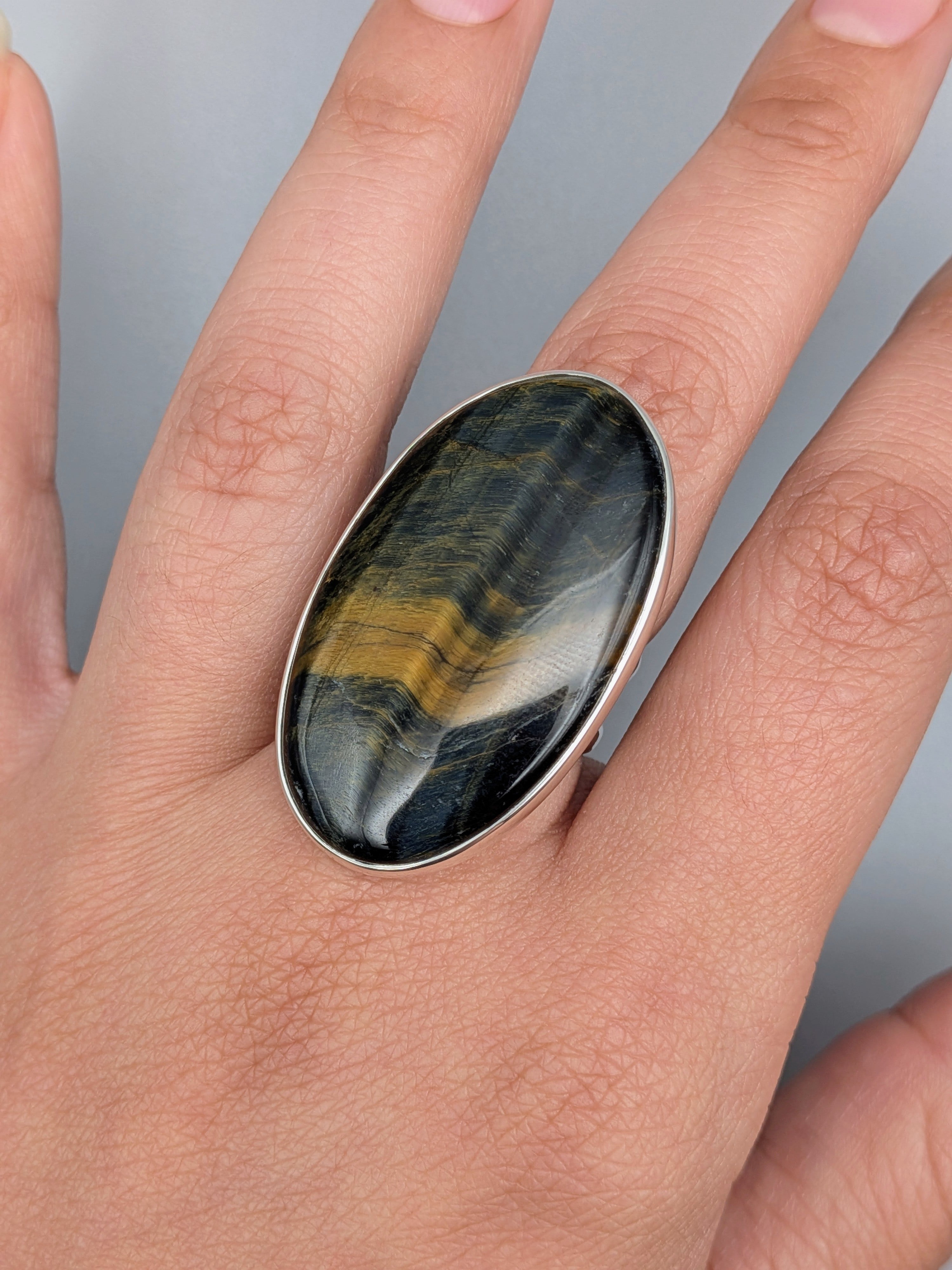 •HAWK EYE - OVAL• split band silver ring (size 7)