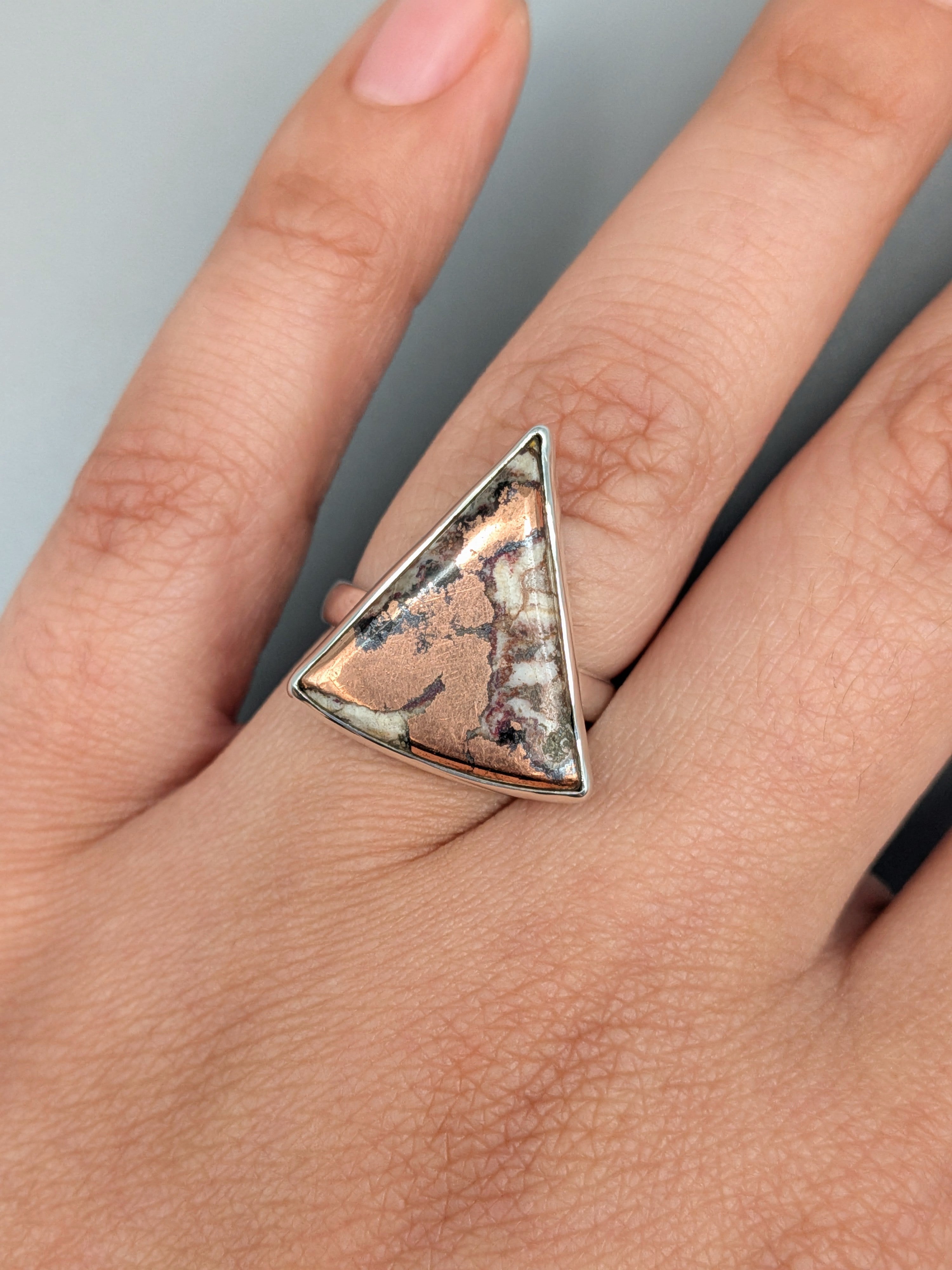 •COPPER IN MATRIX - TRIANGLE• simple bezel silver ring (size 7)