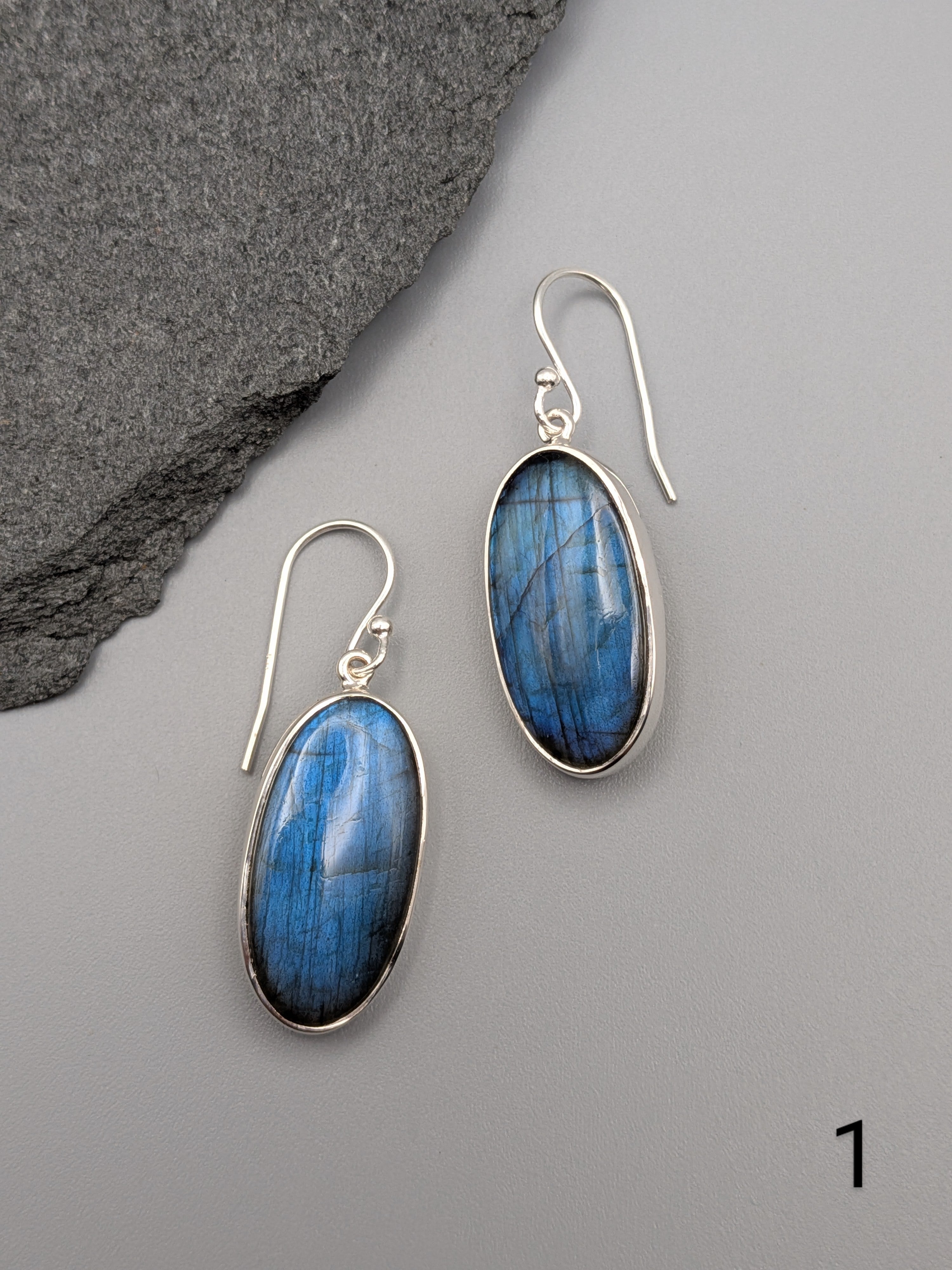 •LABRADORITE OVAL• silver dangle earrings