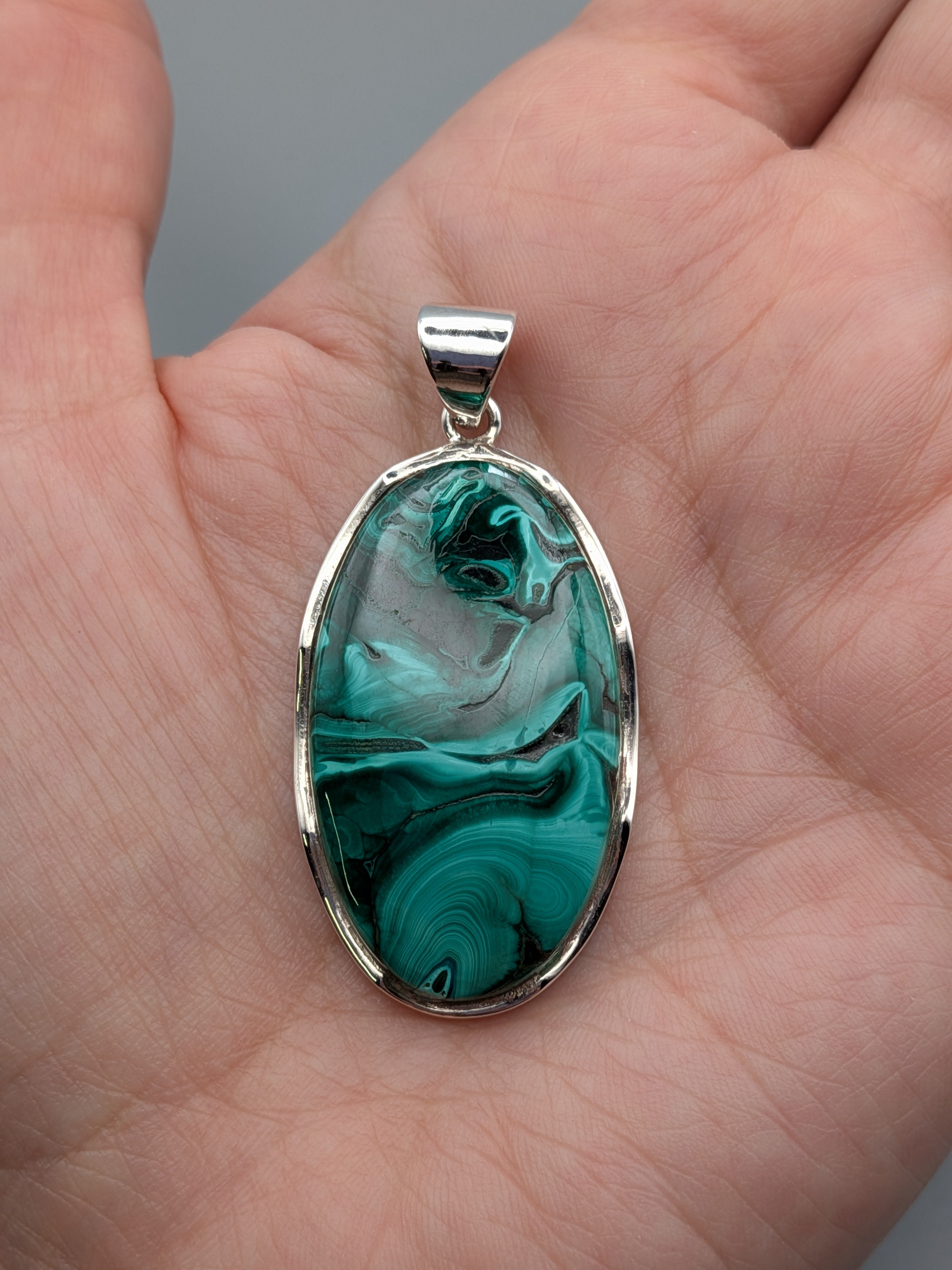 •MALACHITE - SMALL OVAL - SCALLOPED 1• sterling silver pendant