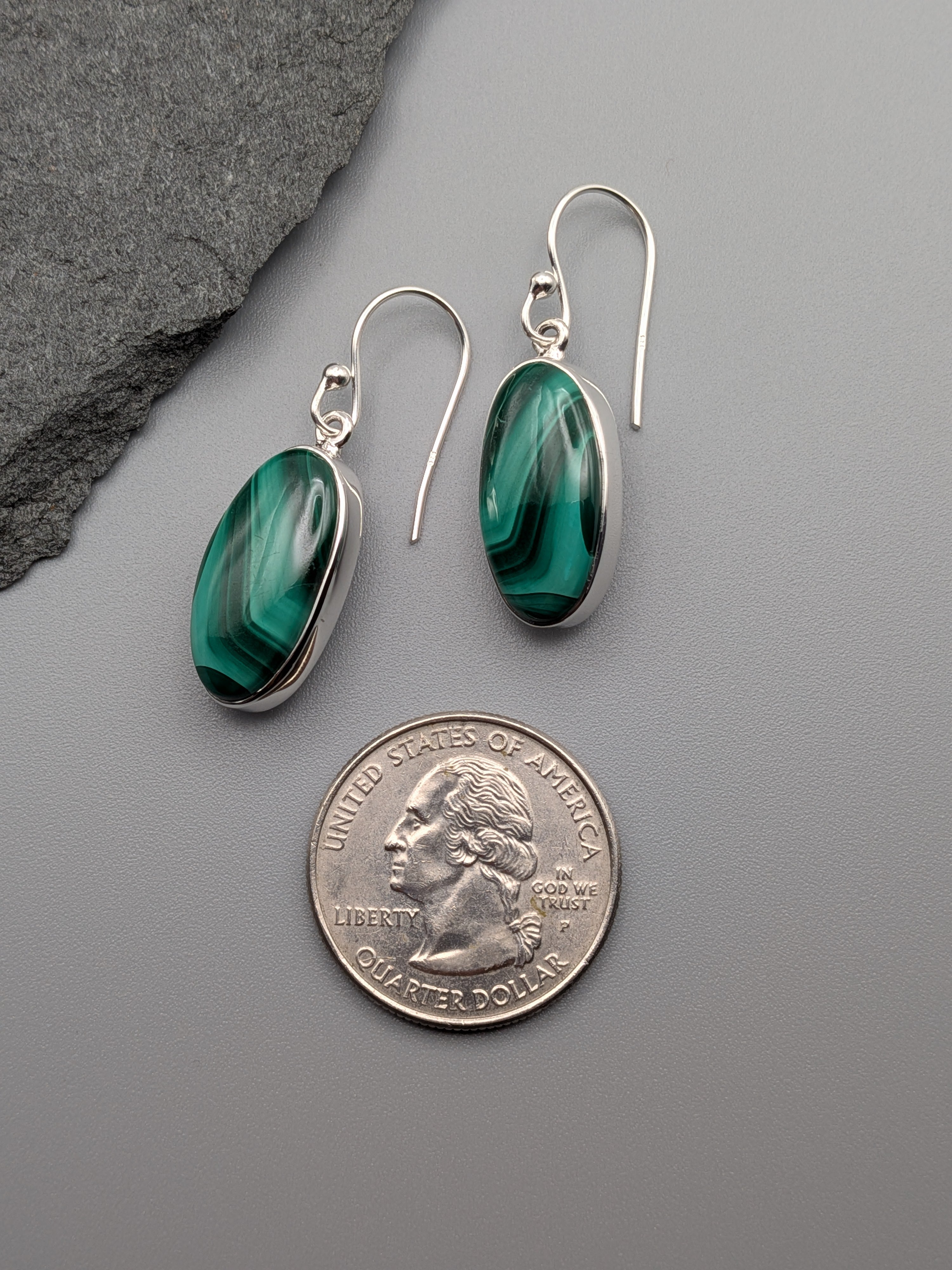 •MALACHITE OVAL• silver dangle earrings