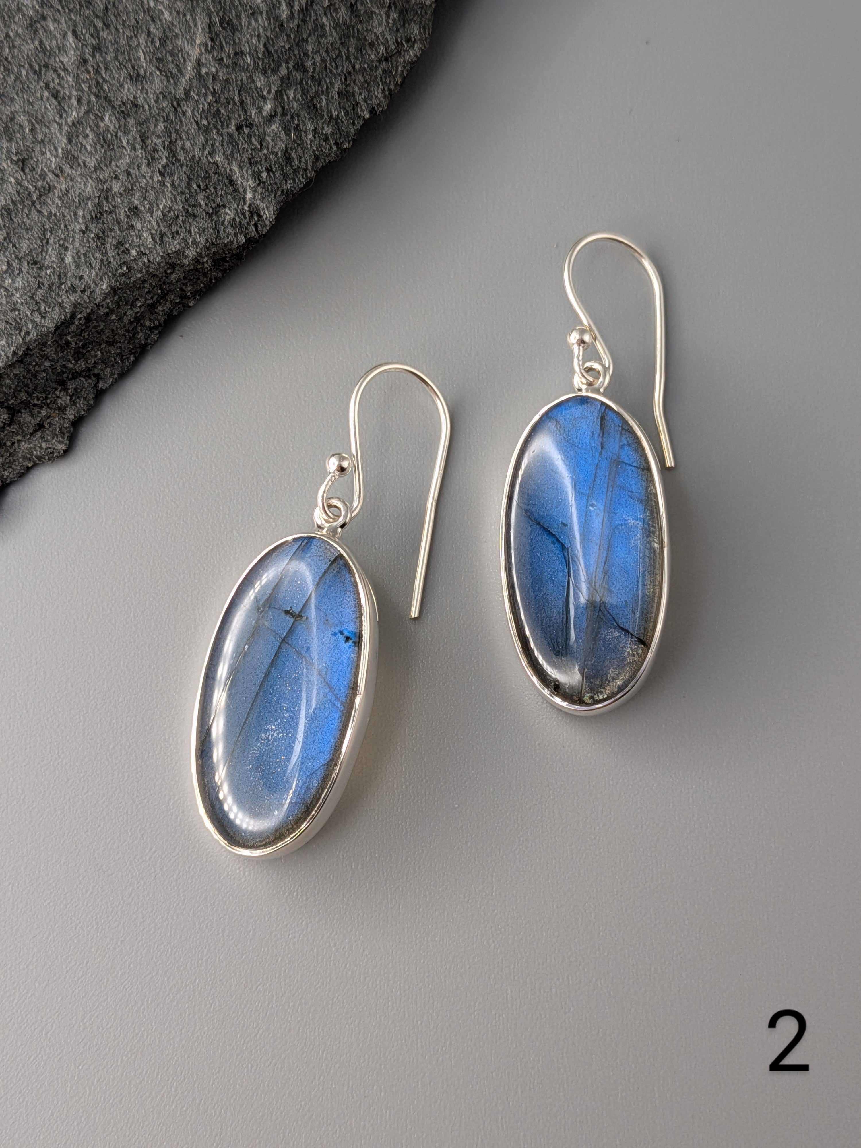 •LABRADORITE OVAL• silver dangle earrings