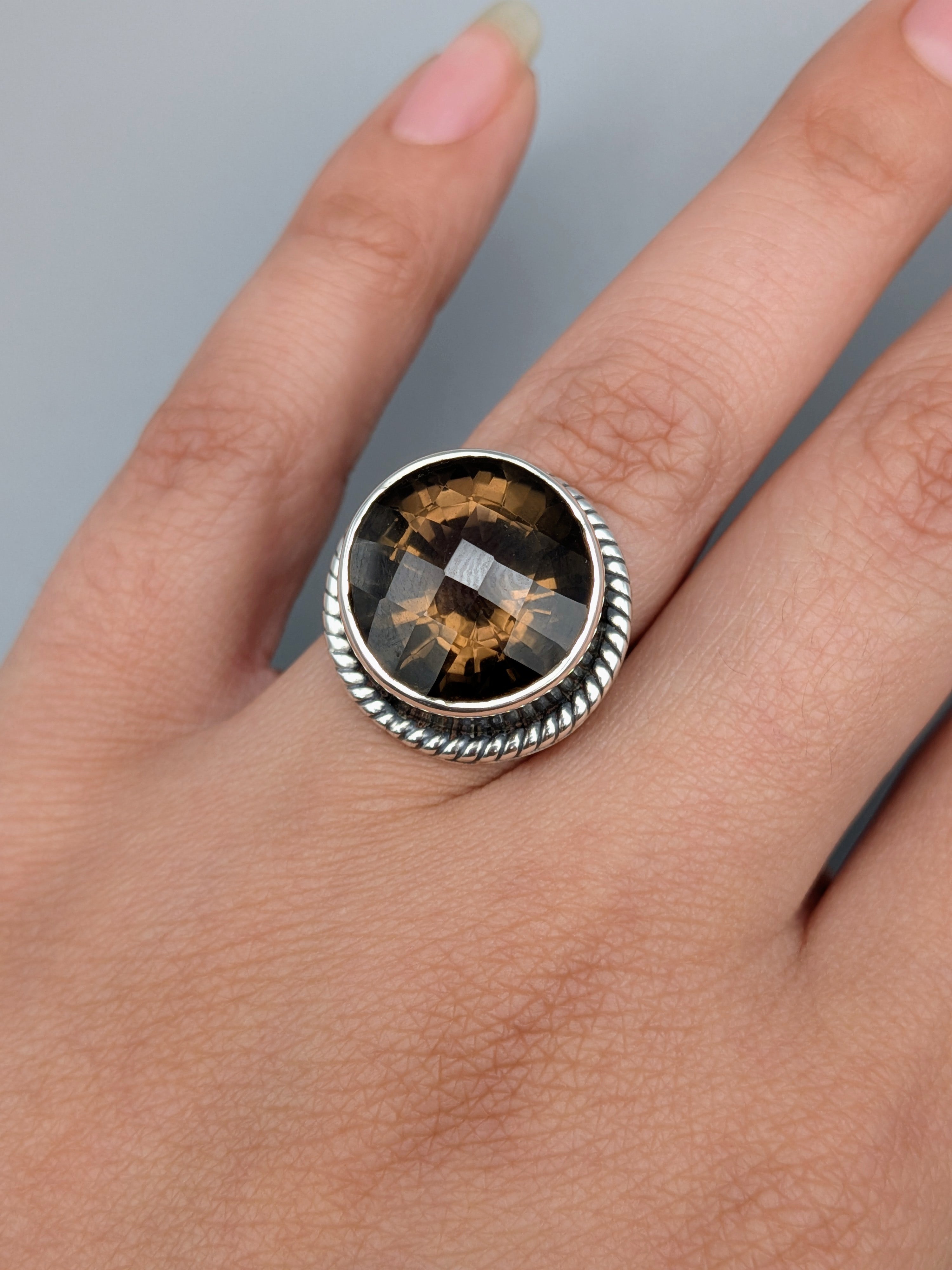 •FACETED SMOKY QUARTZ - ROUND• roped bezel silver ring (size 7)