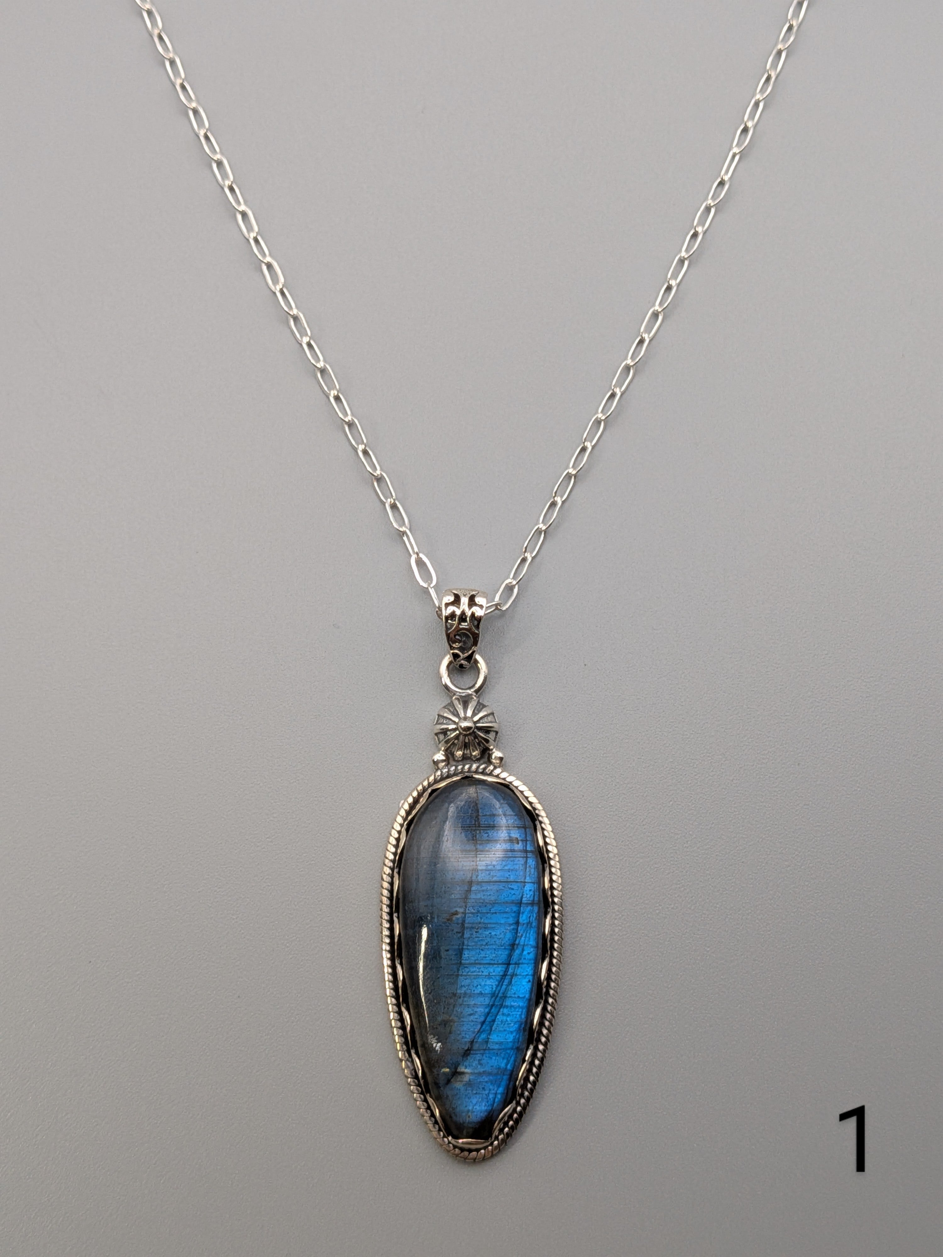 •LABRADORITE - SCALLOPED SPEAR TEAR• sterling silver pendant