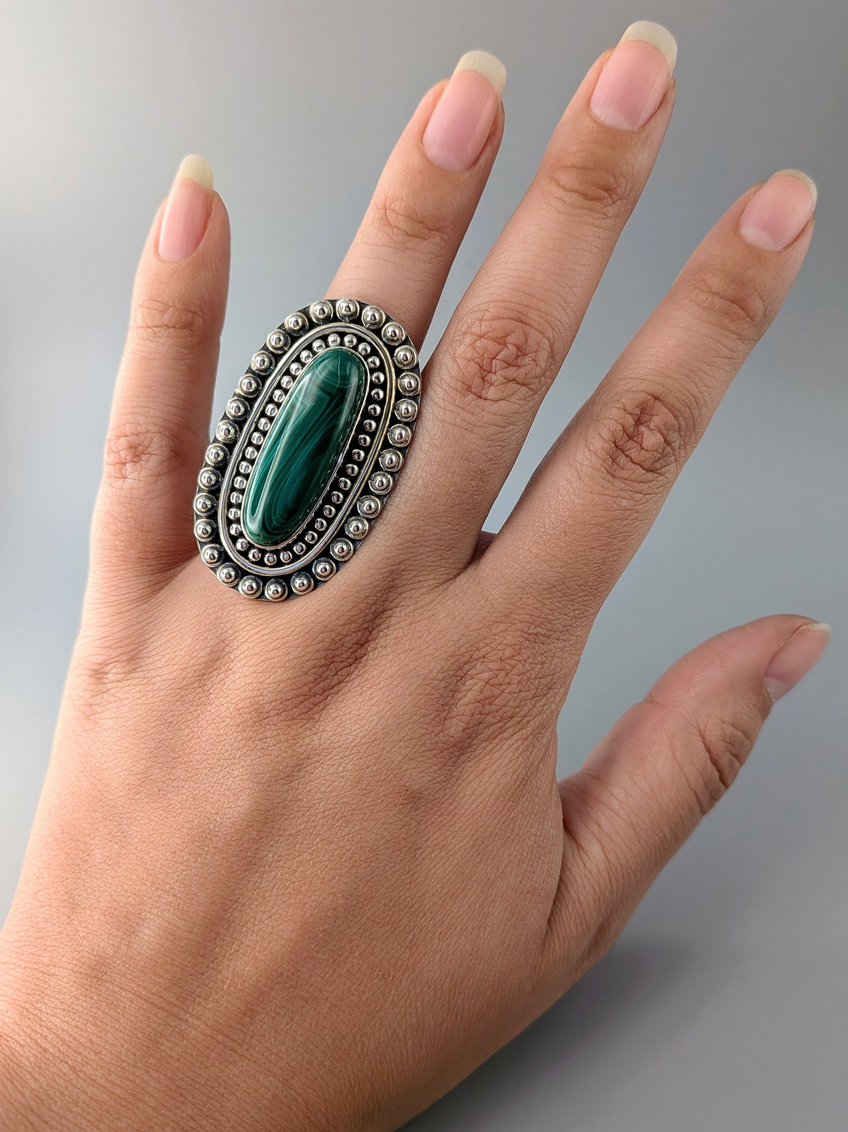 •MALACHITE OVAL - DOTTIE• split band silver ring (size 6)