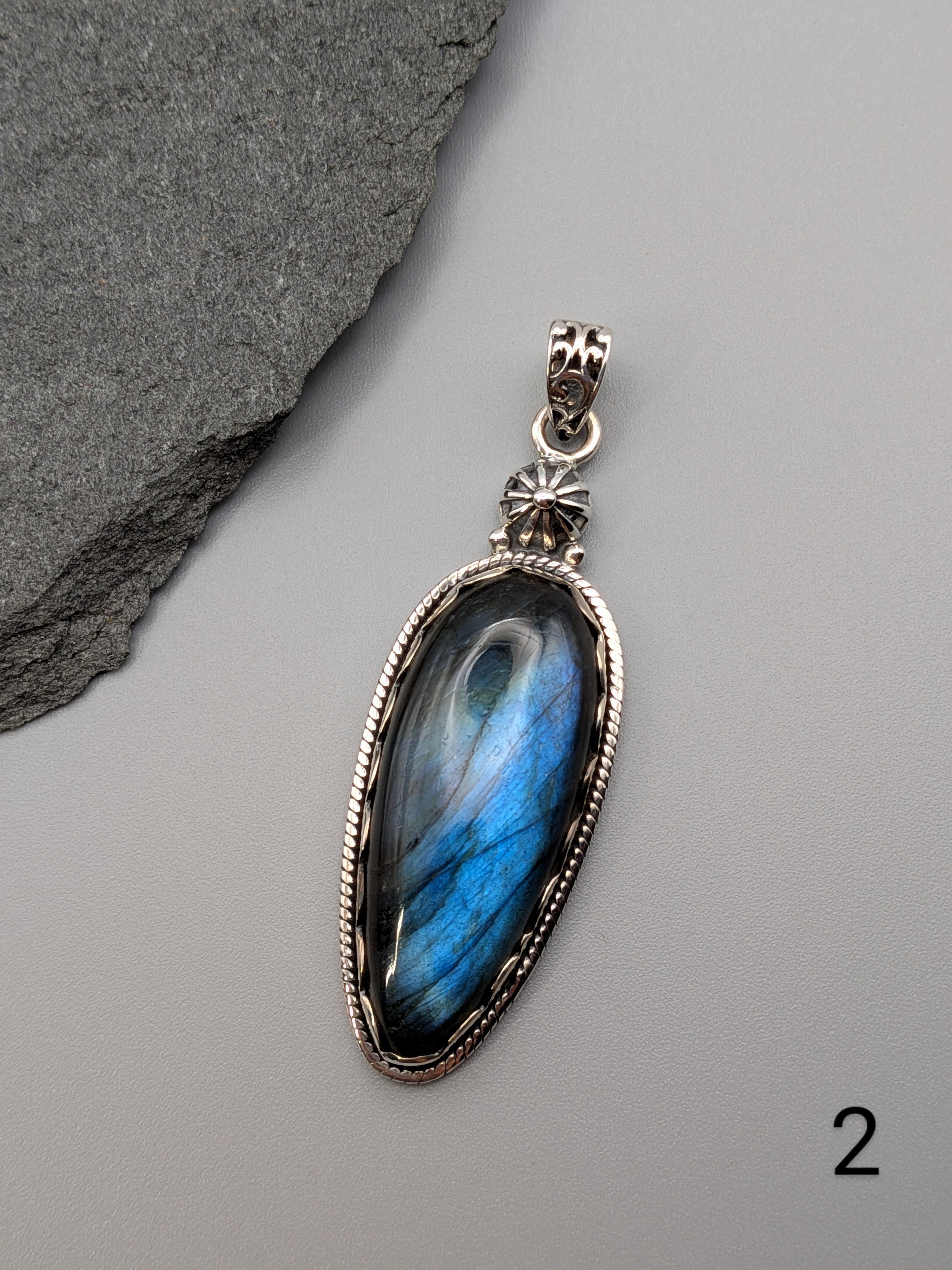 •LABRADORITE - SCALLOPED SPEAR TEAR• sterling silver pendant