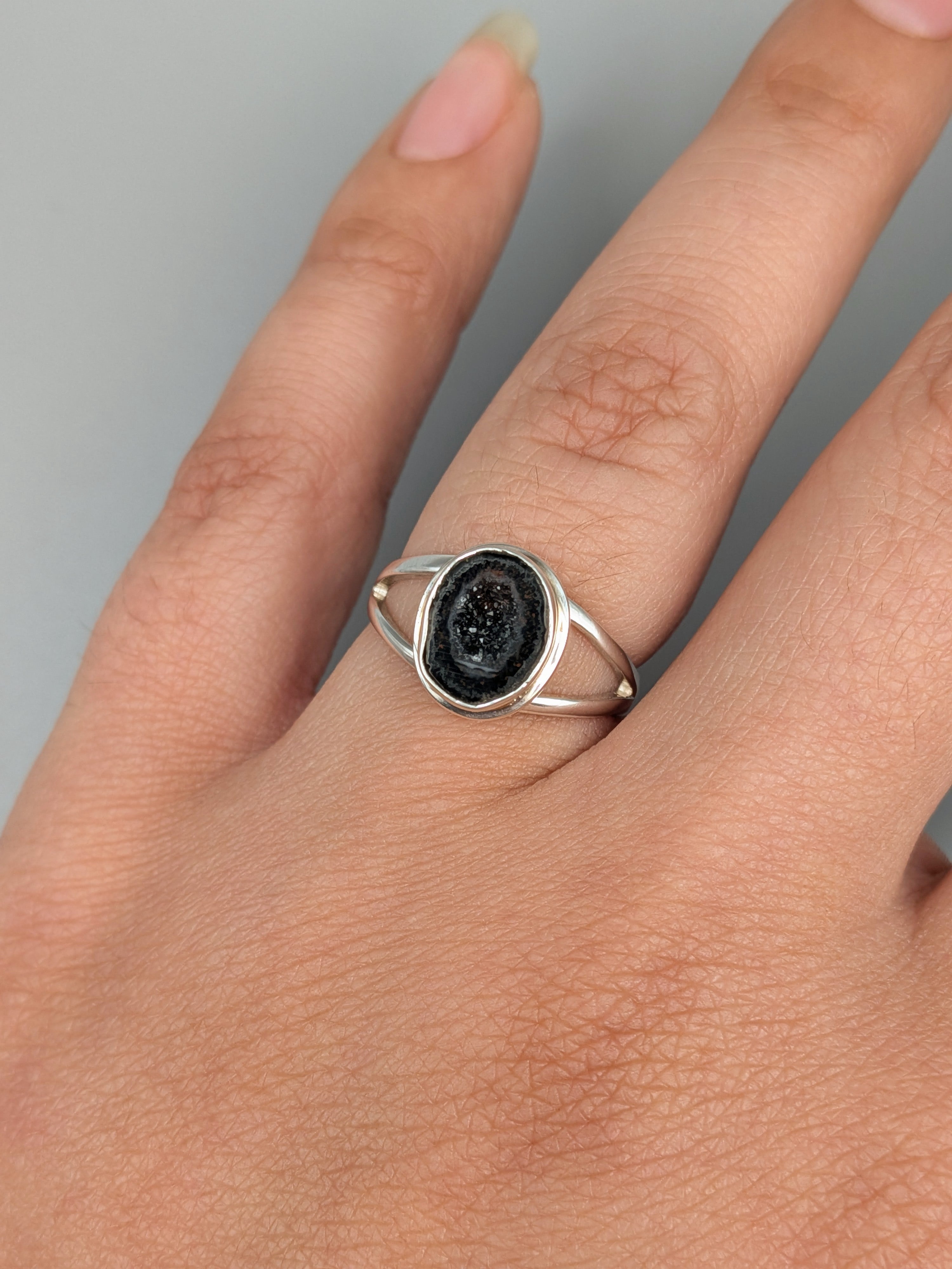 •COCONUT DRUZY - FREEFORM - 1• split band silver ring (size 6)