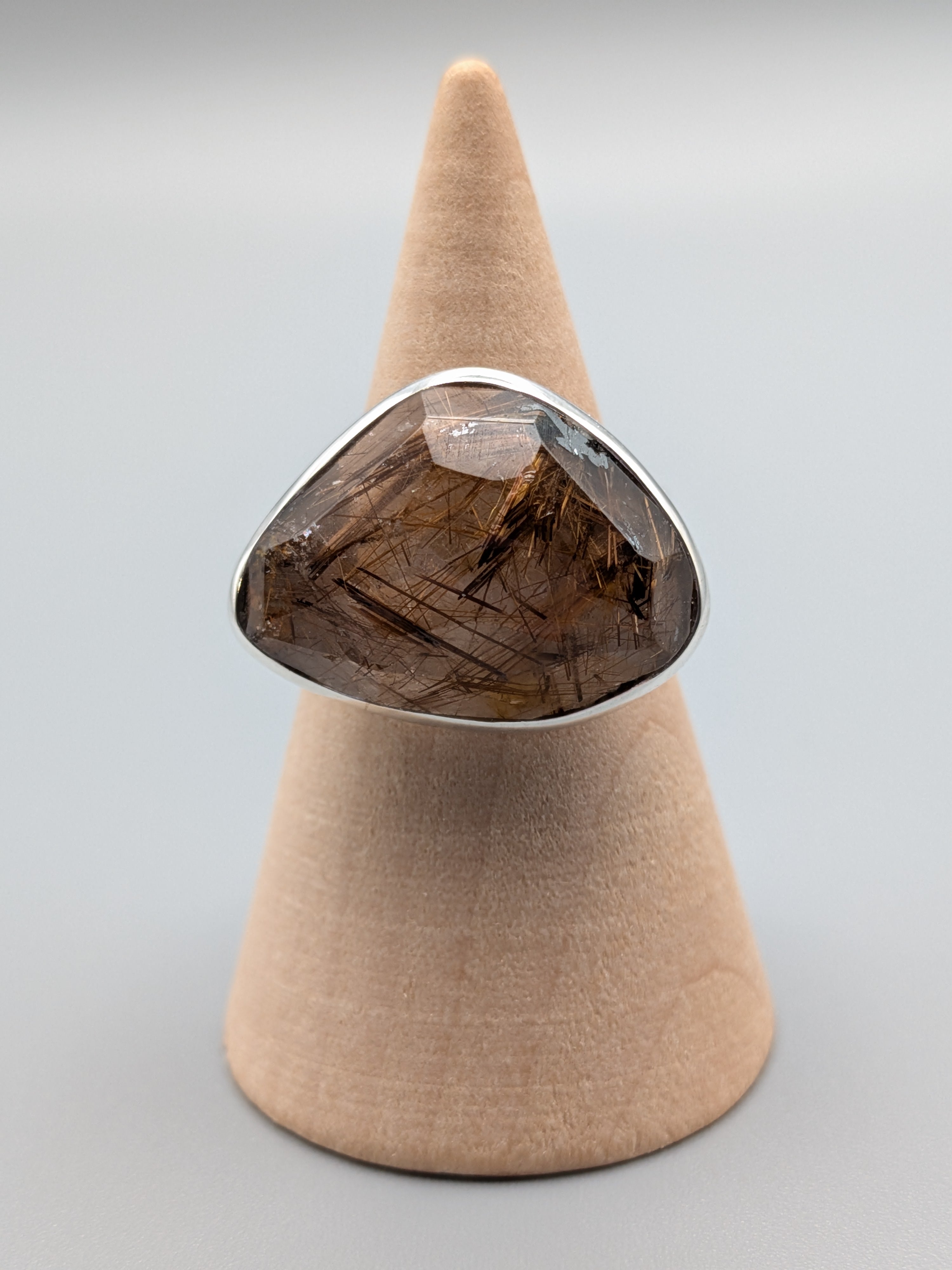 •RUTILATED QUARTZ - FREEFORM• tapered band silver ring (size 8)