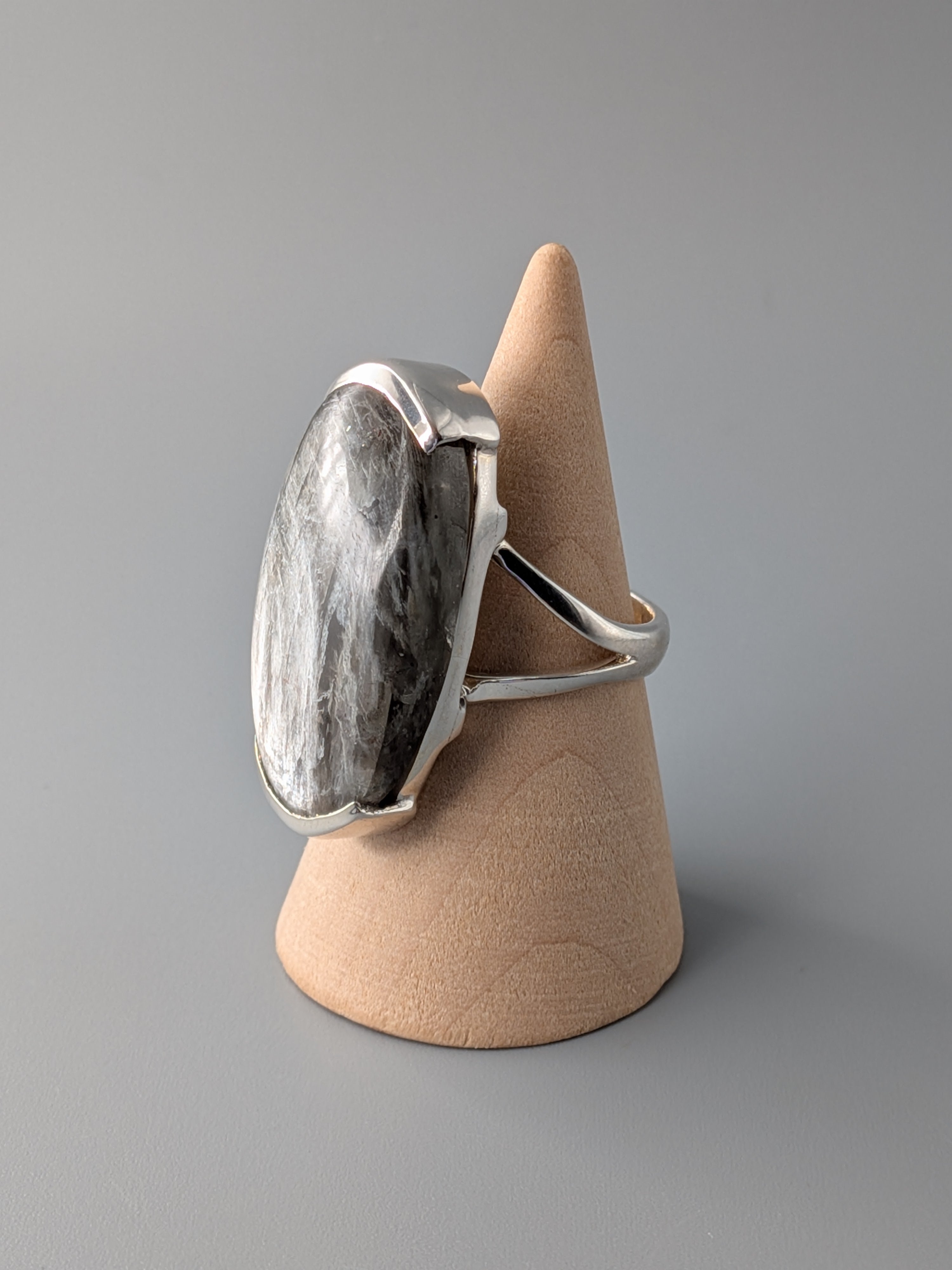 •BLACK SUNSTONE - OVAL• bezel capped silver ring (size 8)