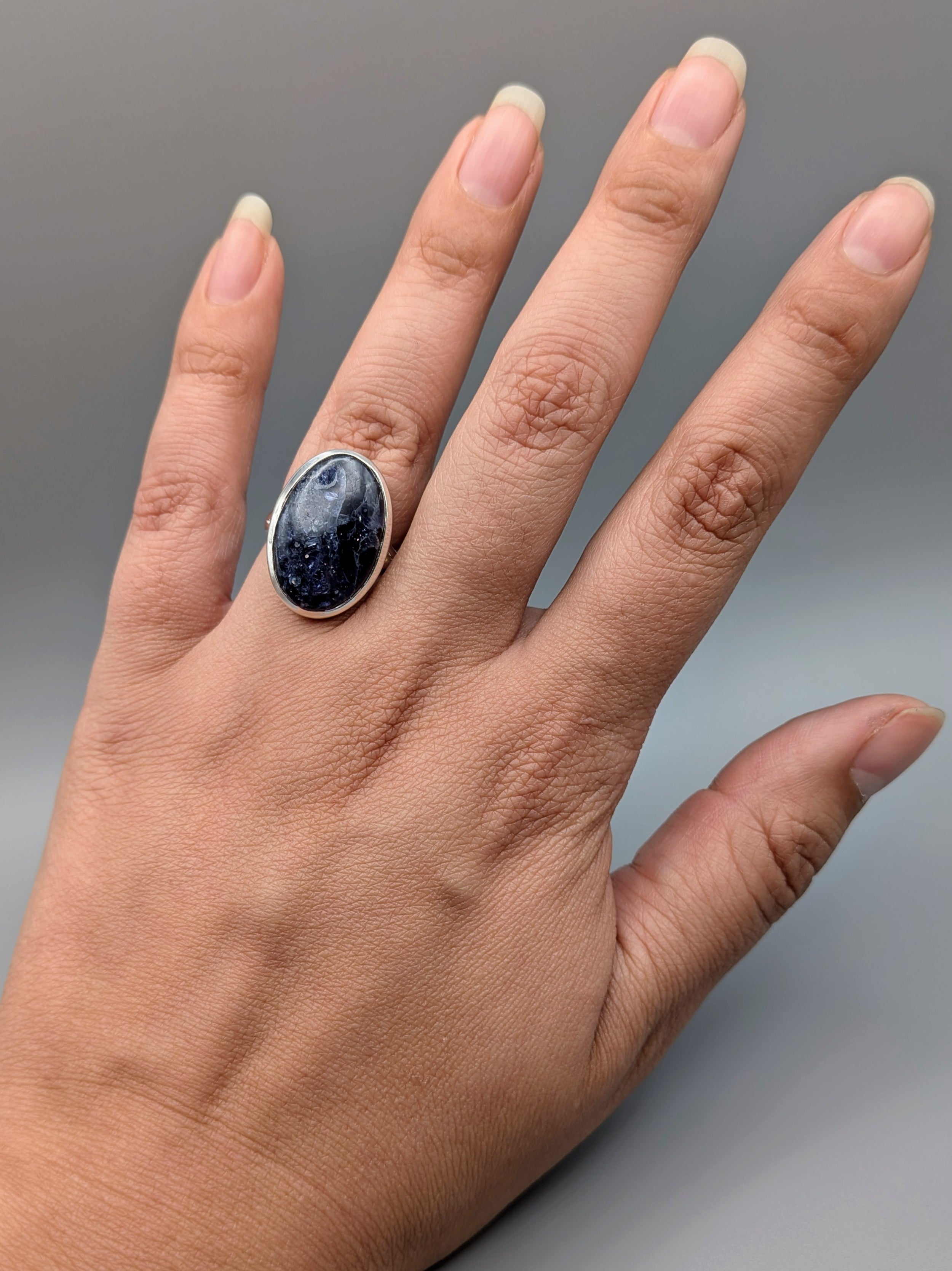 •IOLITE SUNSTONE - OVAL• split band silver ring (size 5.75)
