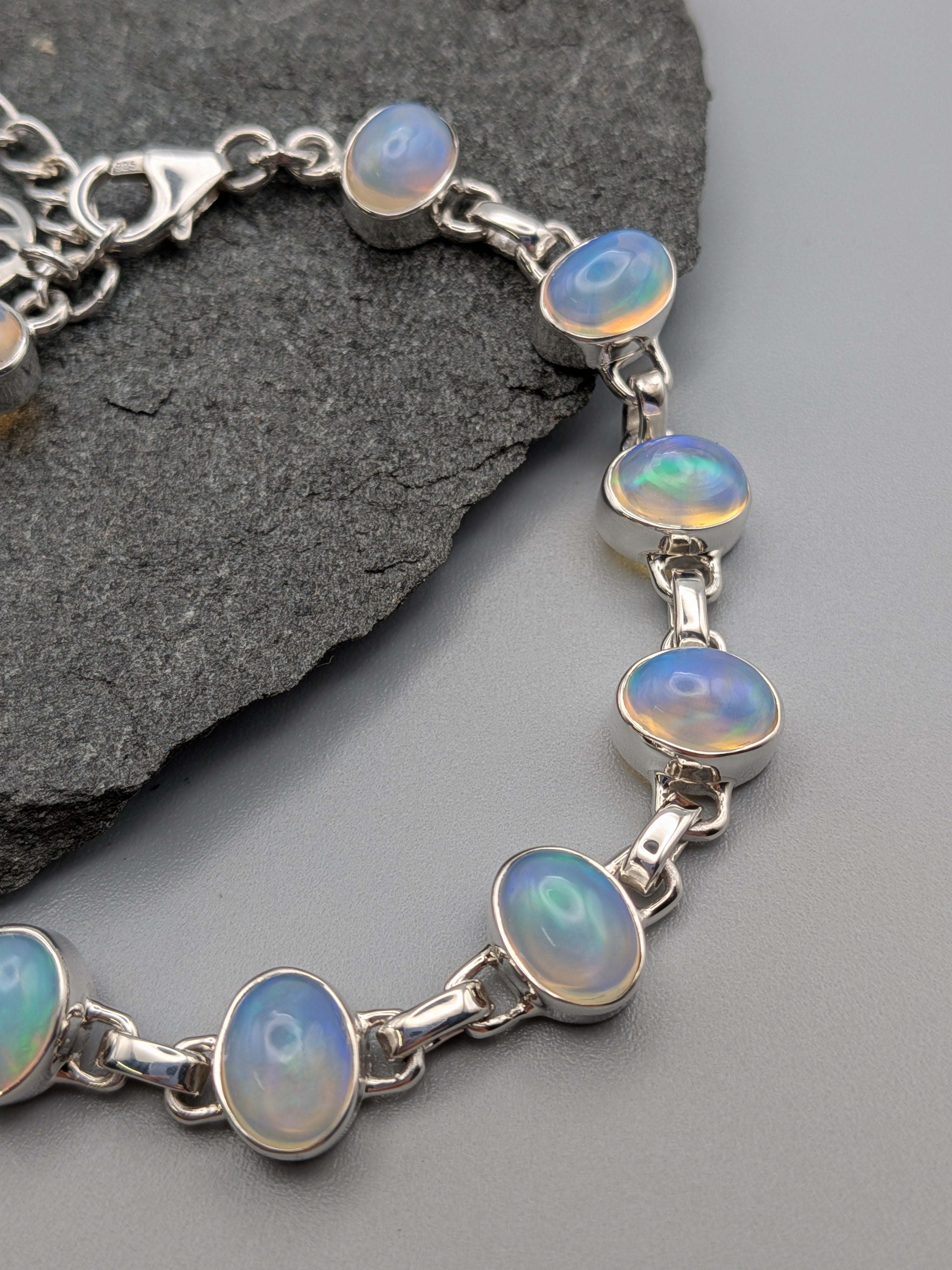 •ETHIOPIAN OPAL OVAL• linked silver bracelet (6.5" - 8")