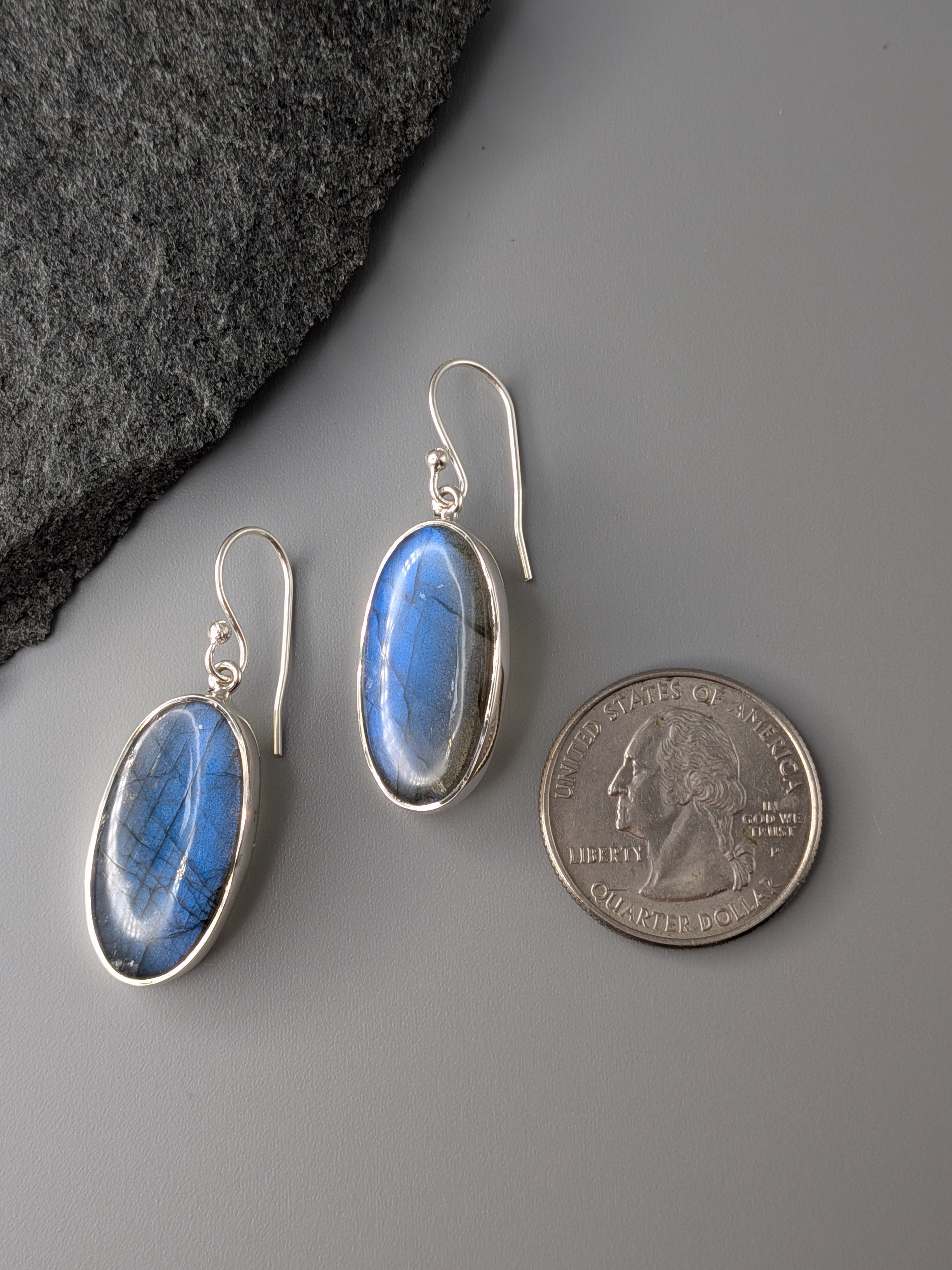 •LABRADORITE OVAL• silver dangle earrings