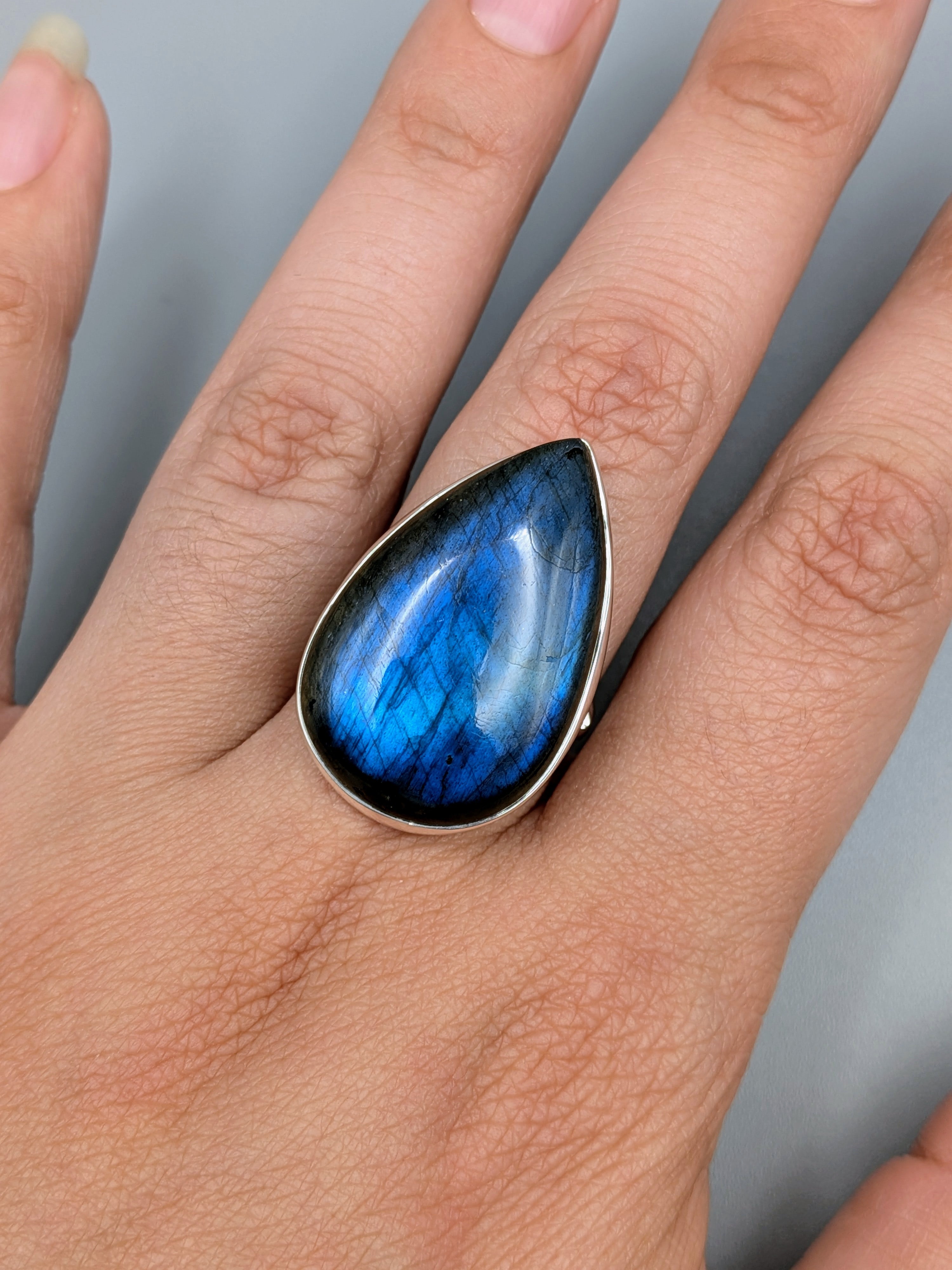 •LABRADORITE - MEDIUM TEAR• split band silver ring (size 9)