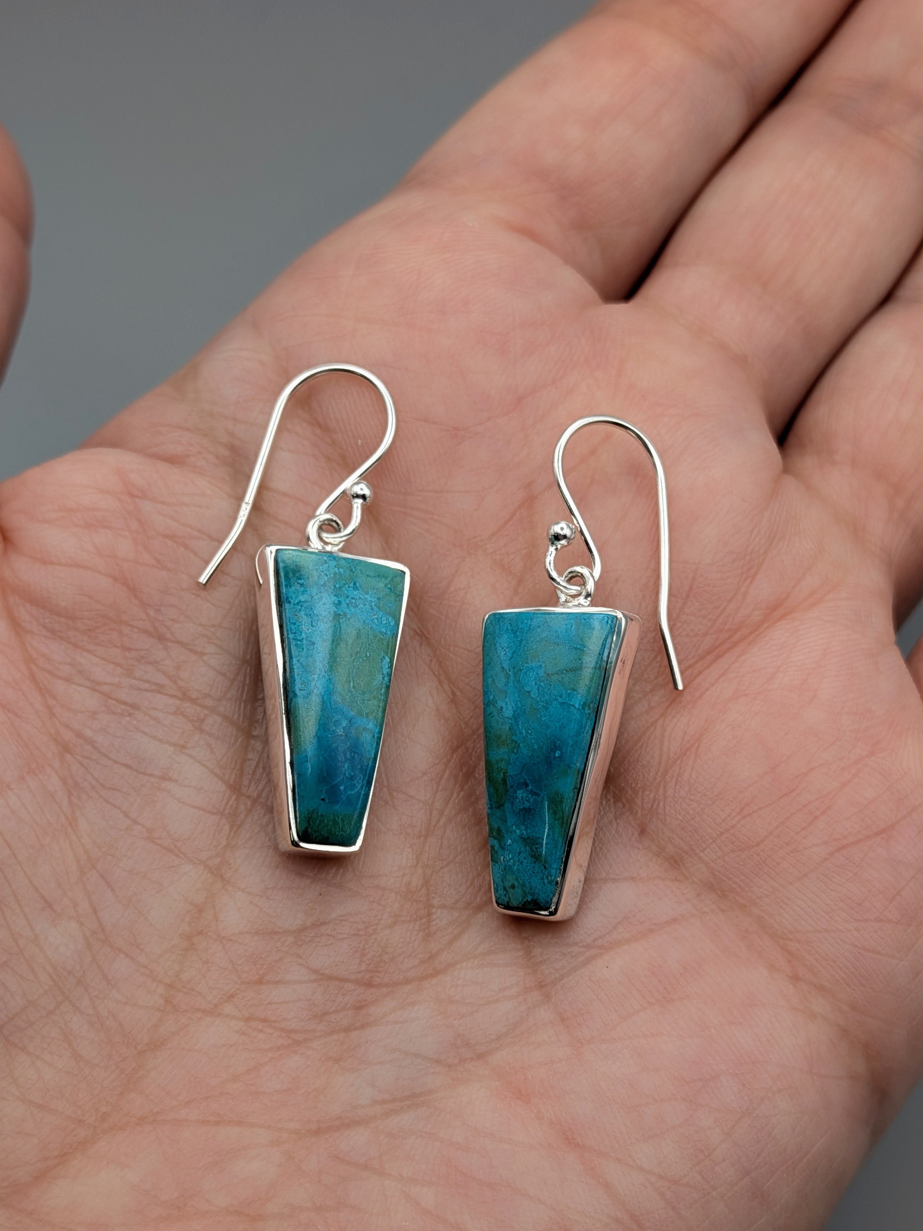 •SHATTUCKITE PORTAL• silver dangle earrings