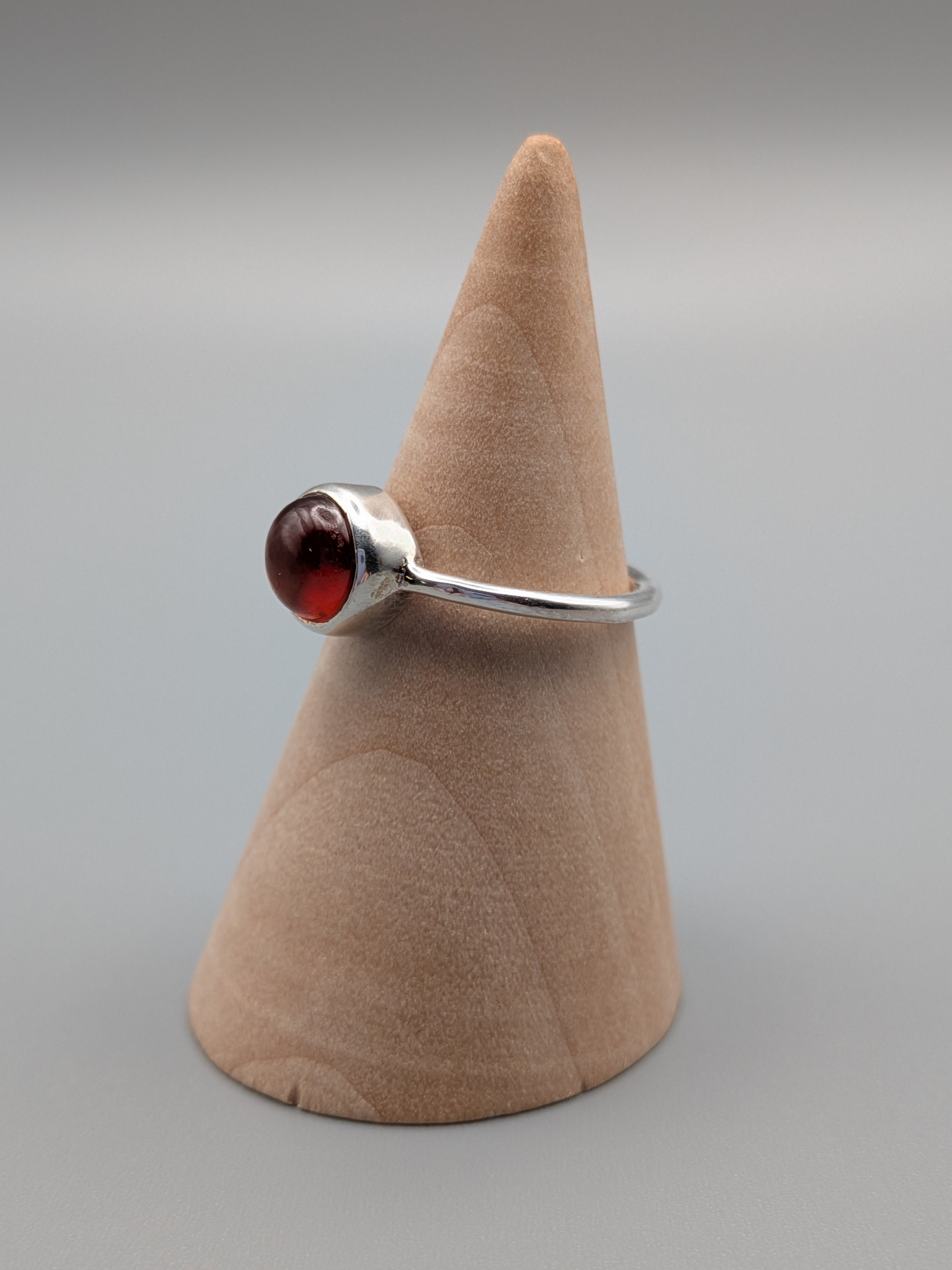 •HESSONITE GARNET - ROUND• simple bezel silver ring (various sizes)