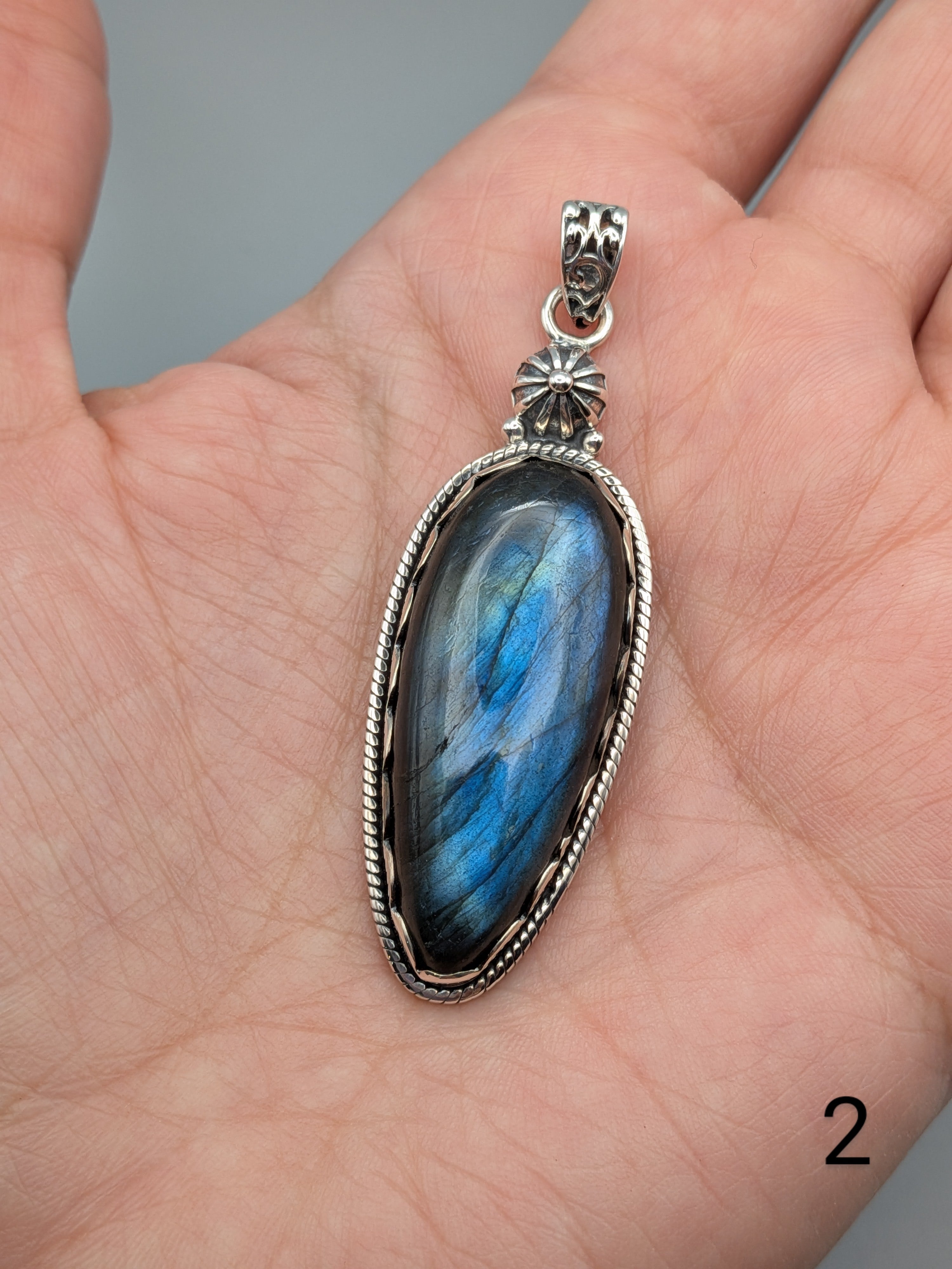 •LABRADORITE - SCALLOPED SPEAR TEAR• sterling silver pendant