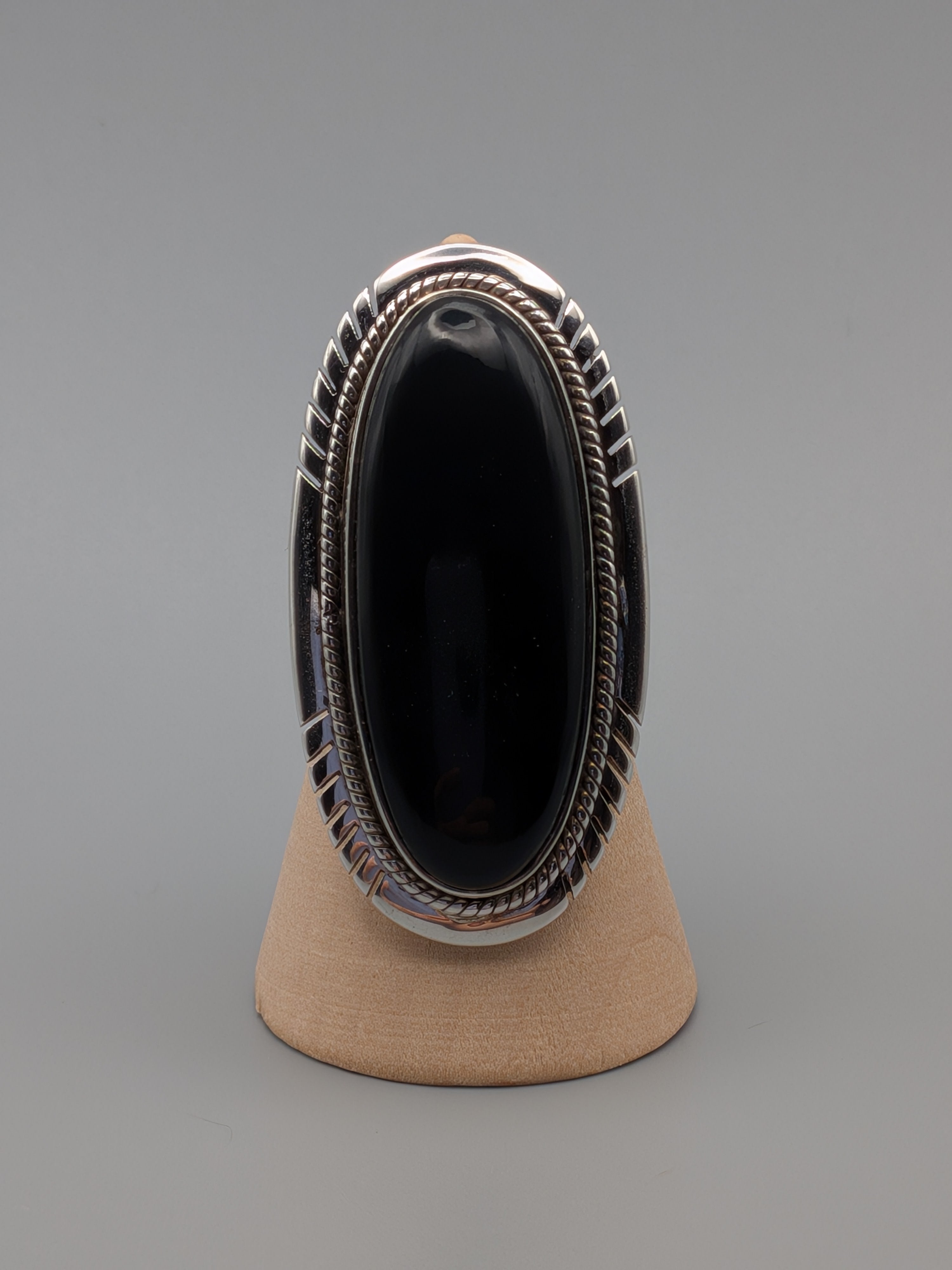 •ONYX - OVAL• feather bezel silver ring (size 6)