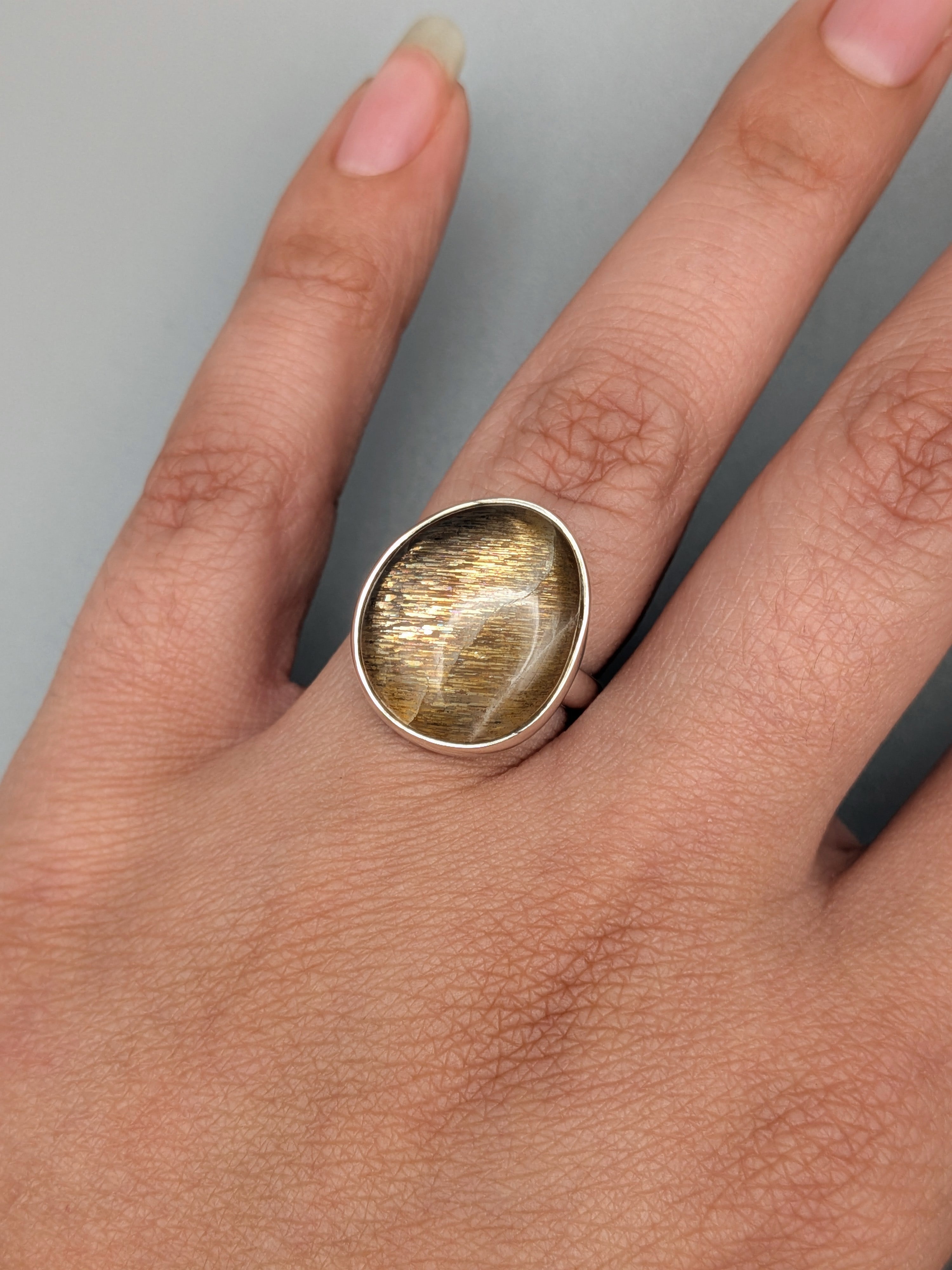 •SUN/MOONSTONE - OVAL• simple bezel silver ring (size 7)