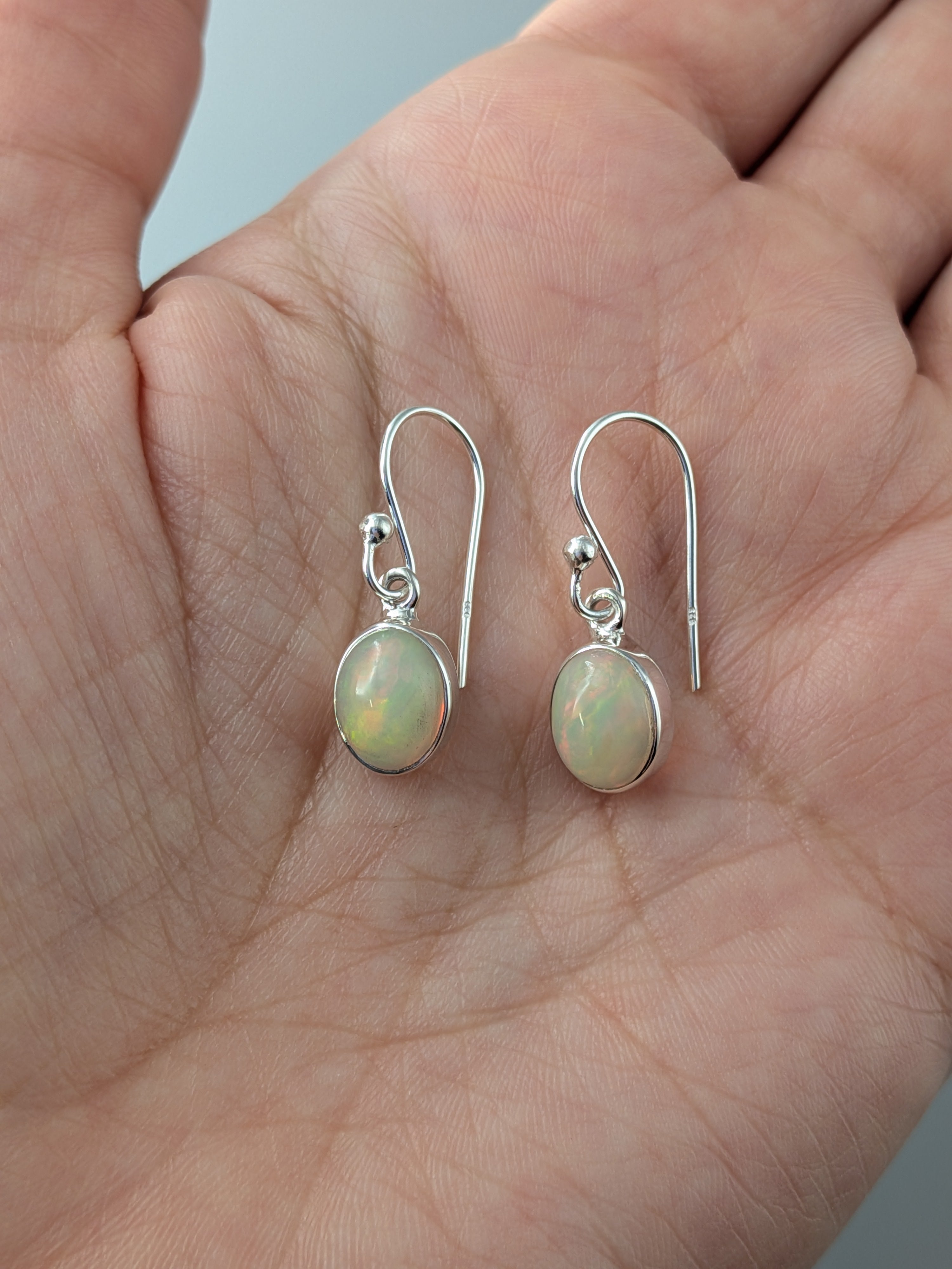 •ETHIOPIAN OPAL OVAL - 1• silver dangle earrings