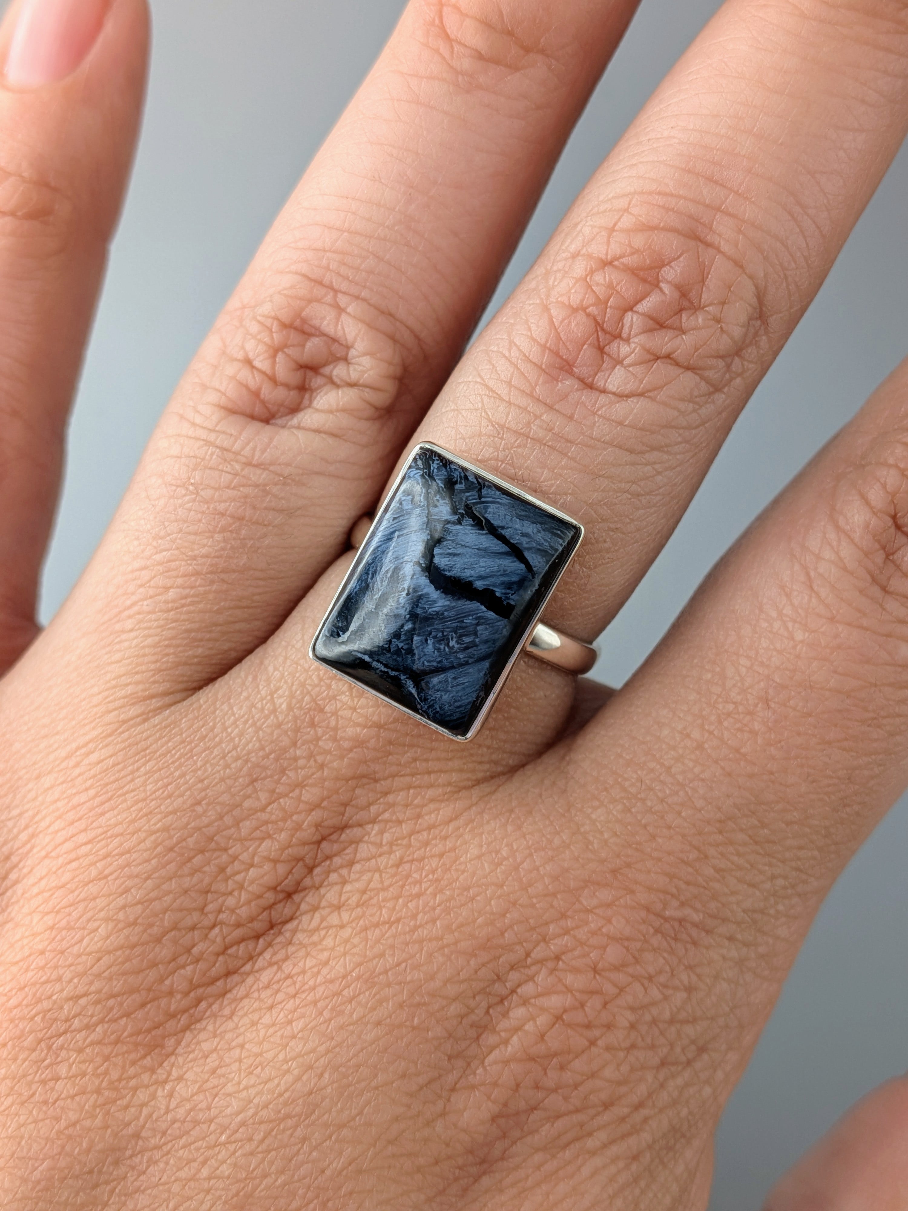 •PIETERSITE - RECTANGLE• simple band silver ring (size 8)