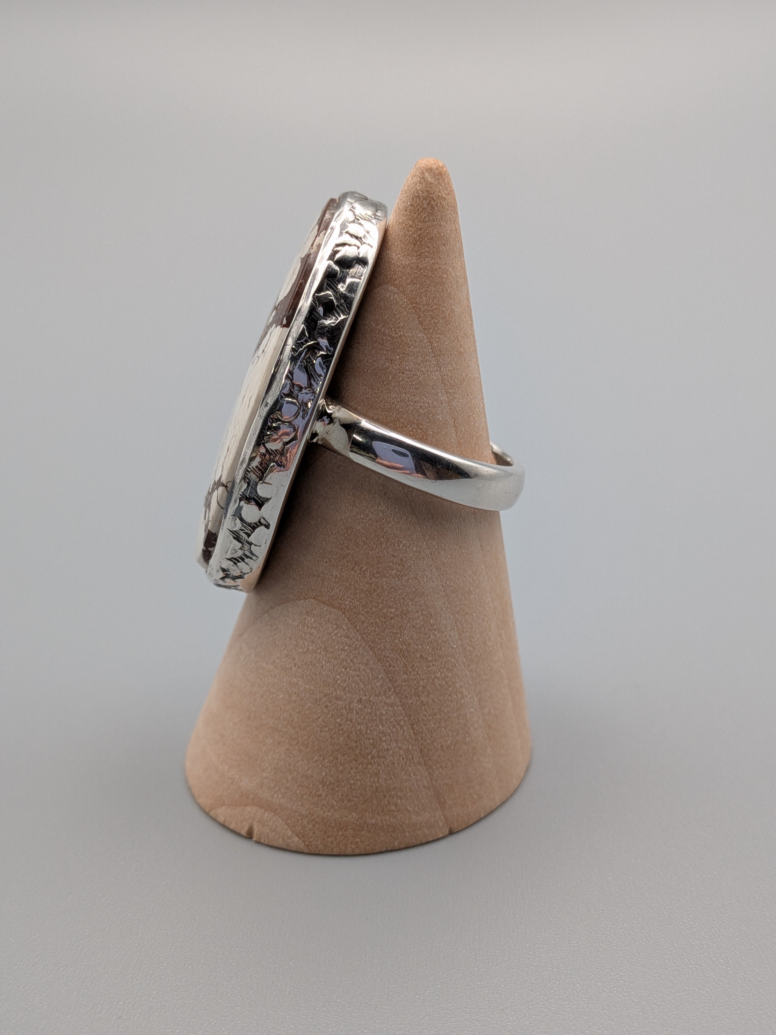 •HOWLITE - OVAL• bumpy bezel silver ring (size 6.5)