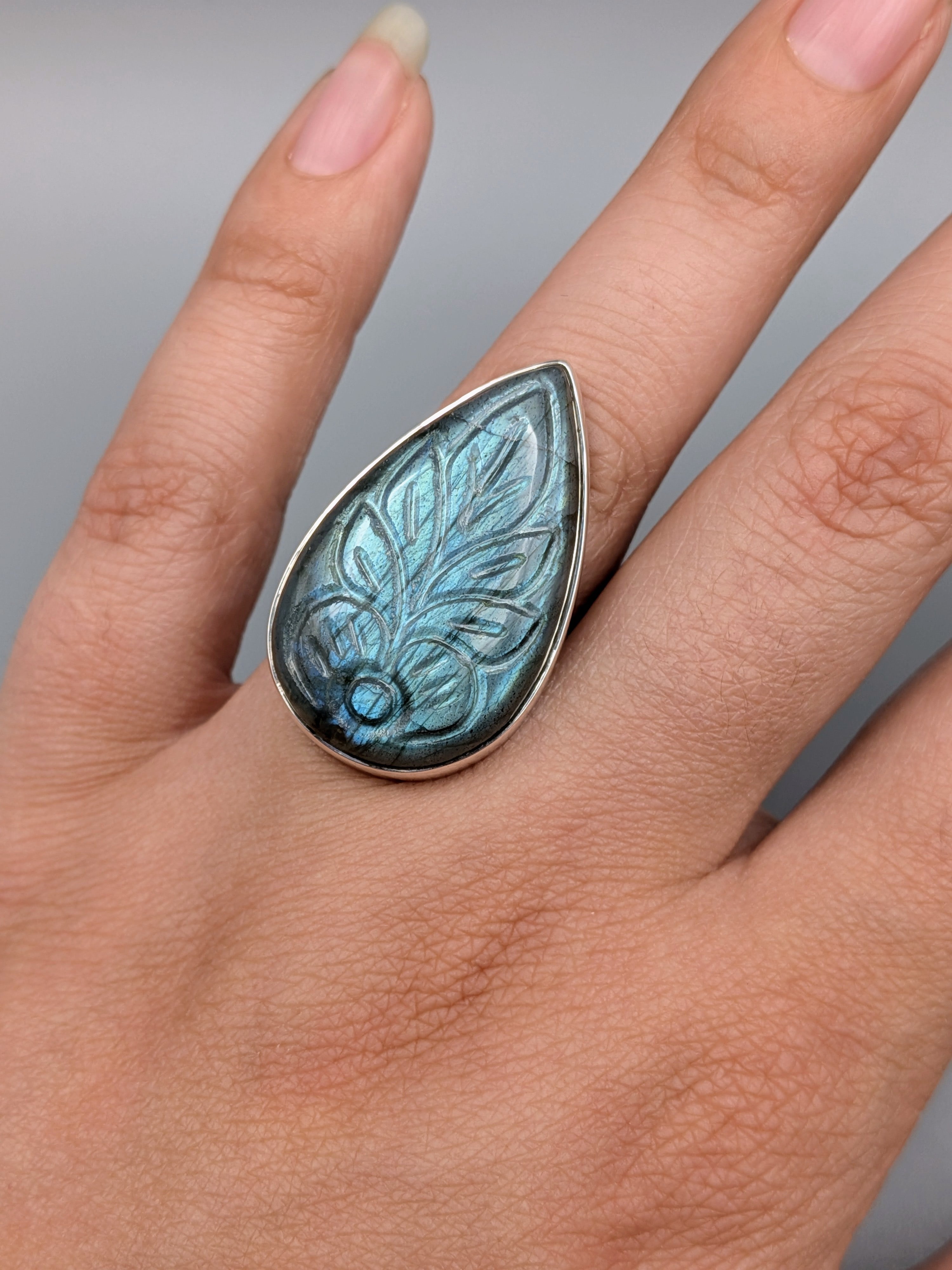 •ETCHED LABRADORITE - TEAR• split band silver ring (size 6.25)