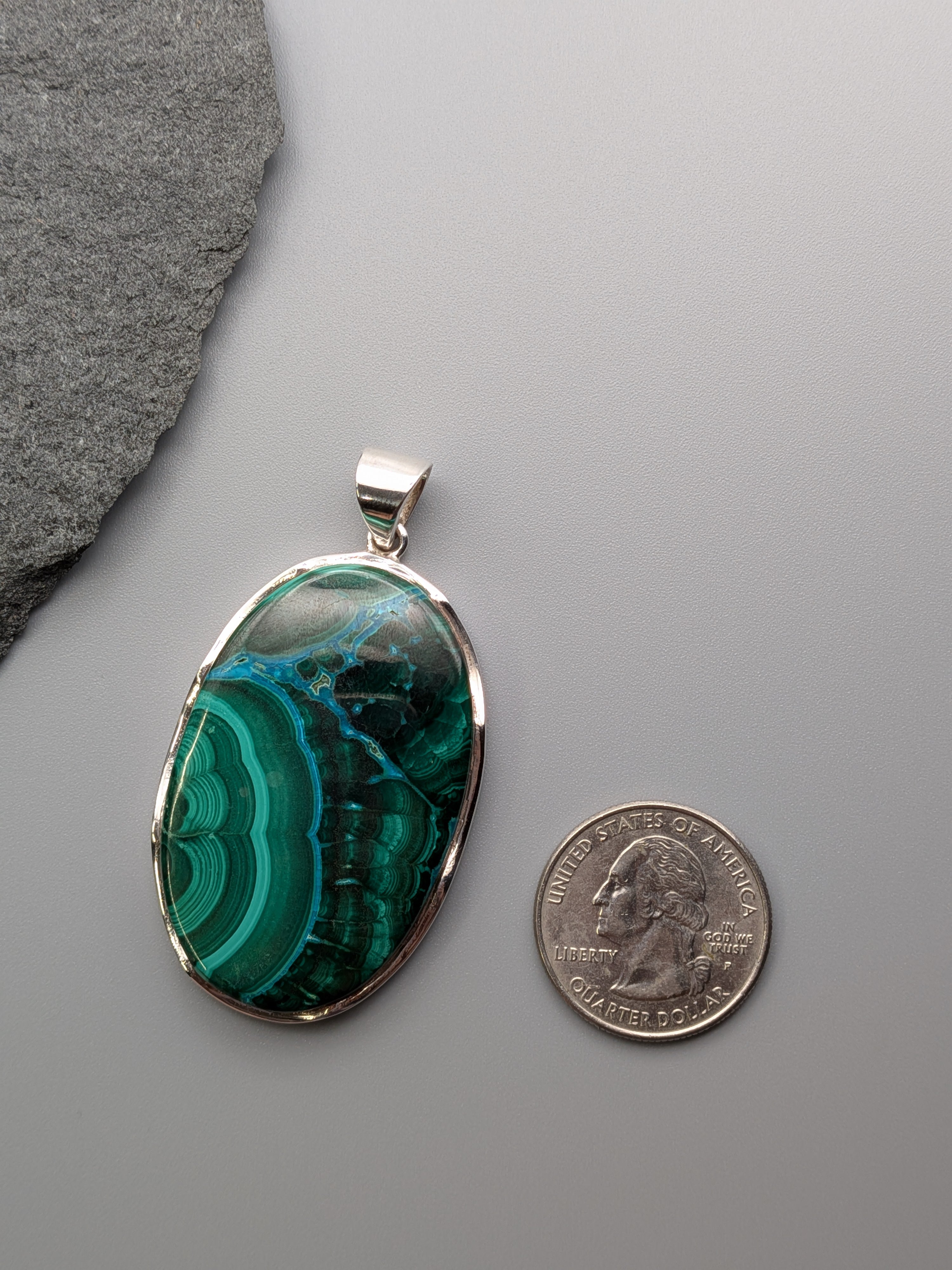 •MALACHITE - MEDIUM OVAL - SCALLOPED• sterling silver pendant