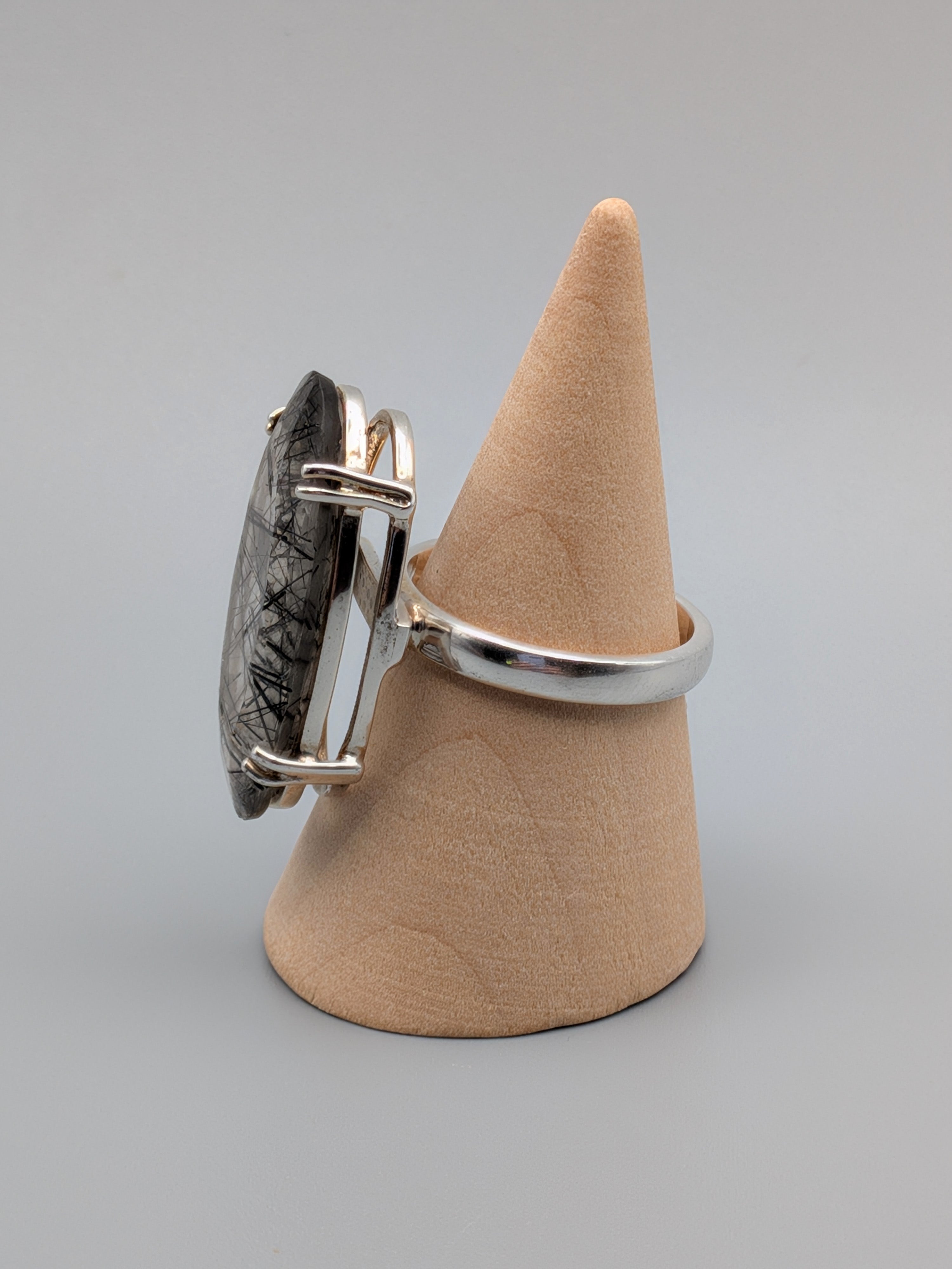 •TOURMALINATED QUARTZ - OVAL• prong set silver ring (size 8.75)