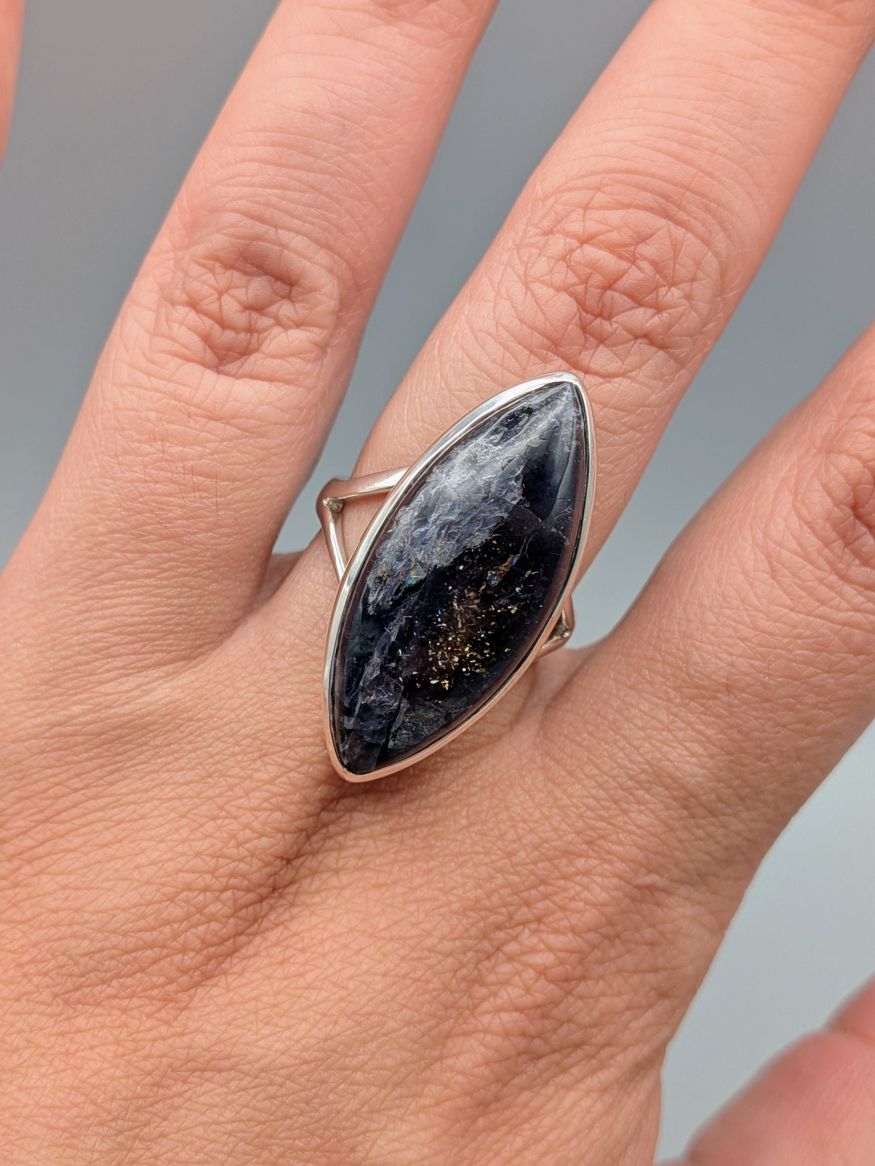 •IOLITE SUNSTONE - MARQUISE• split band silver ring (size 8.75)