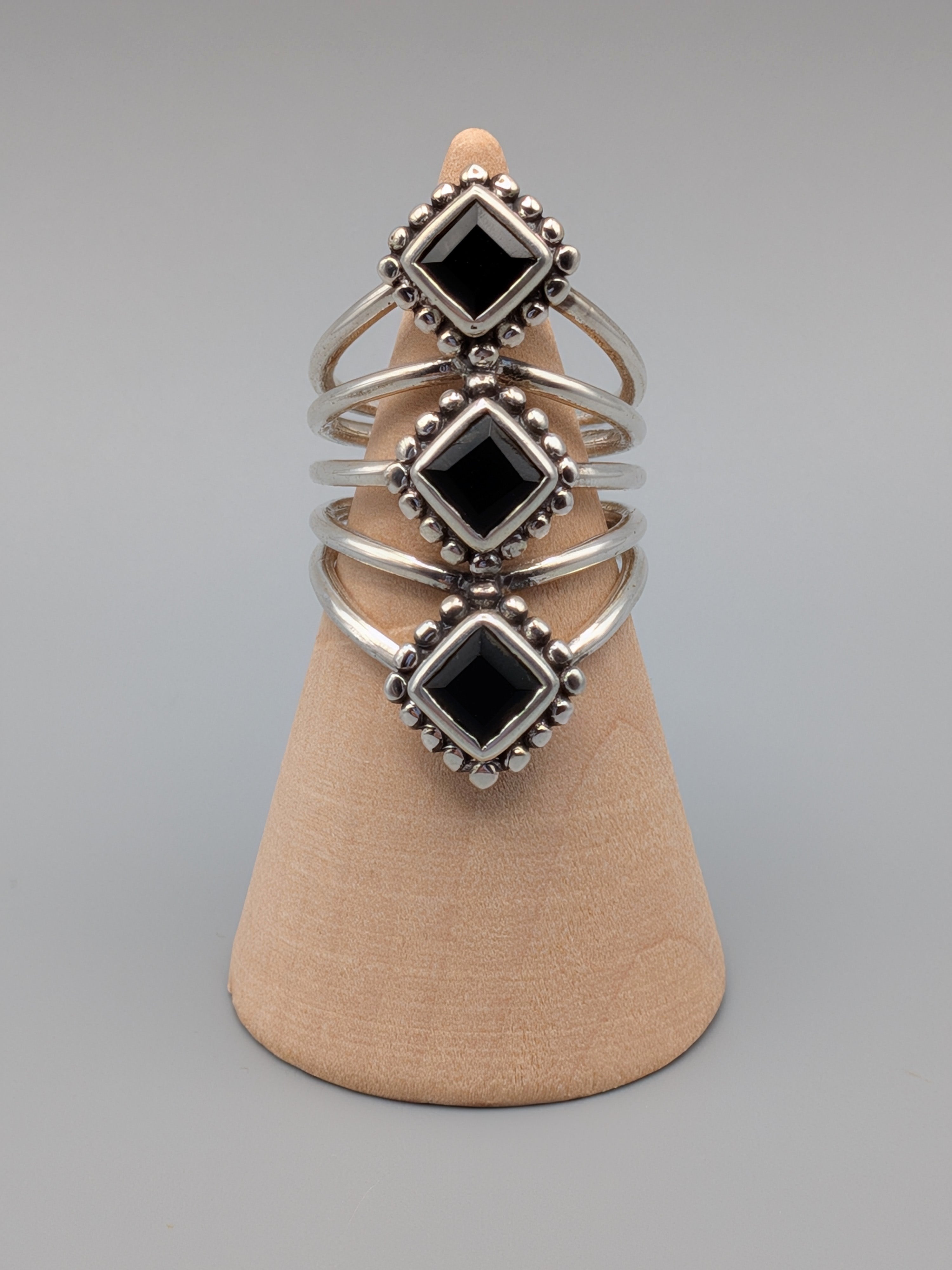 •ONYX - TRIPLE DOTTED DIAMOND• split band silver ring (size 5.75)