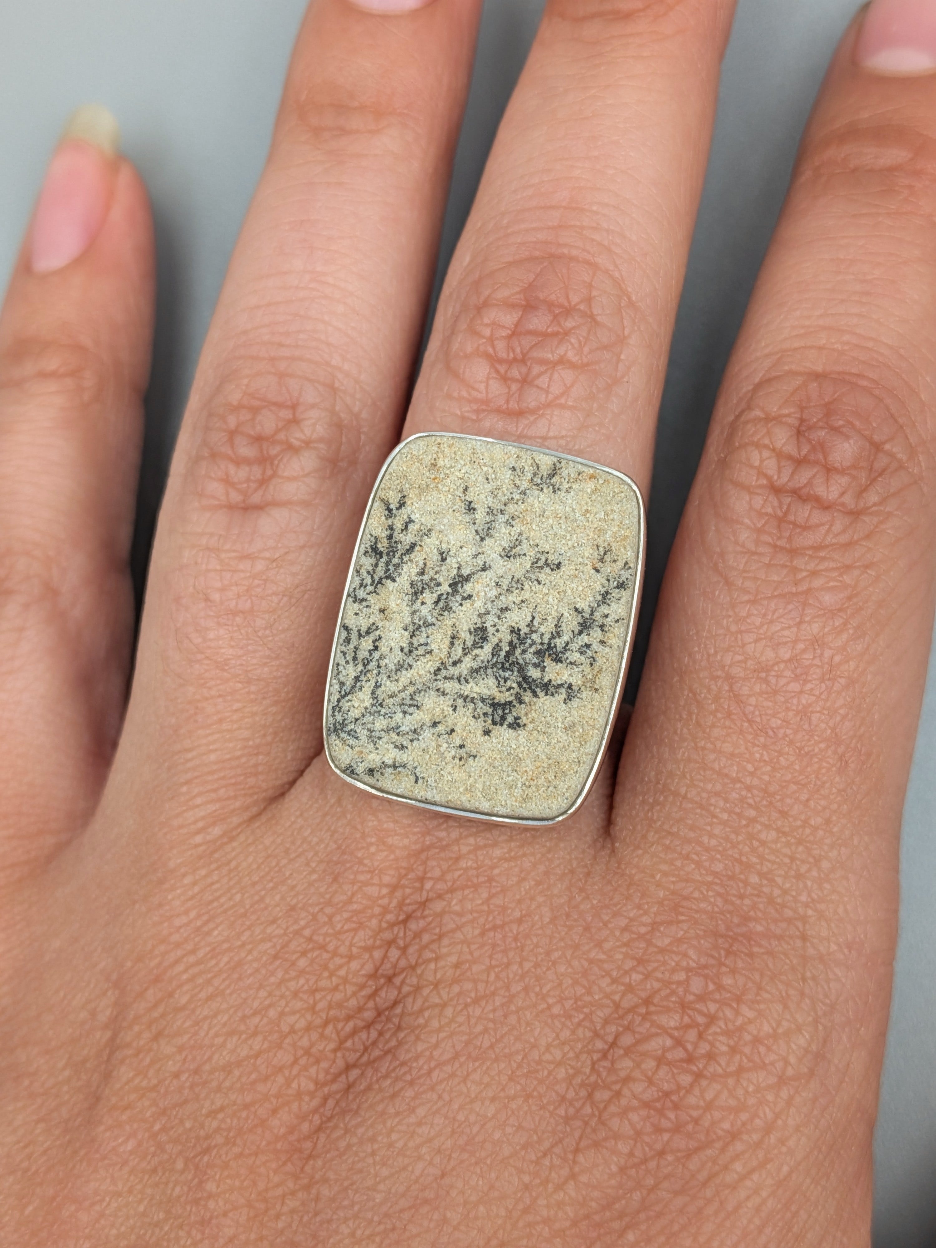 •DENDRITIC SANDSTONE - SOFT RECTANGLE• split band silver ring (size 8)