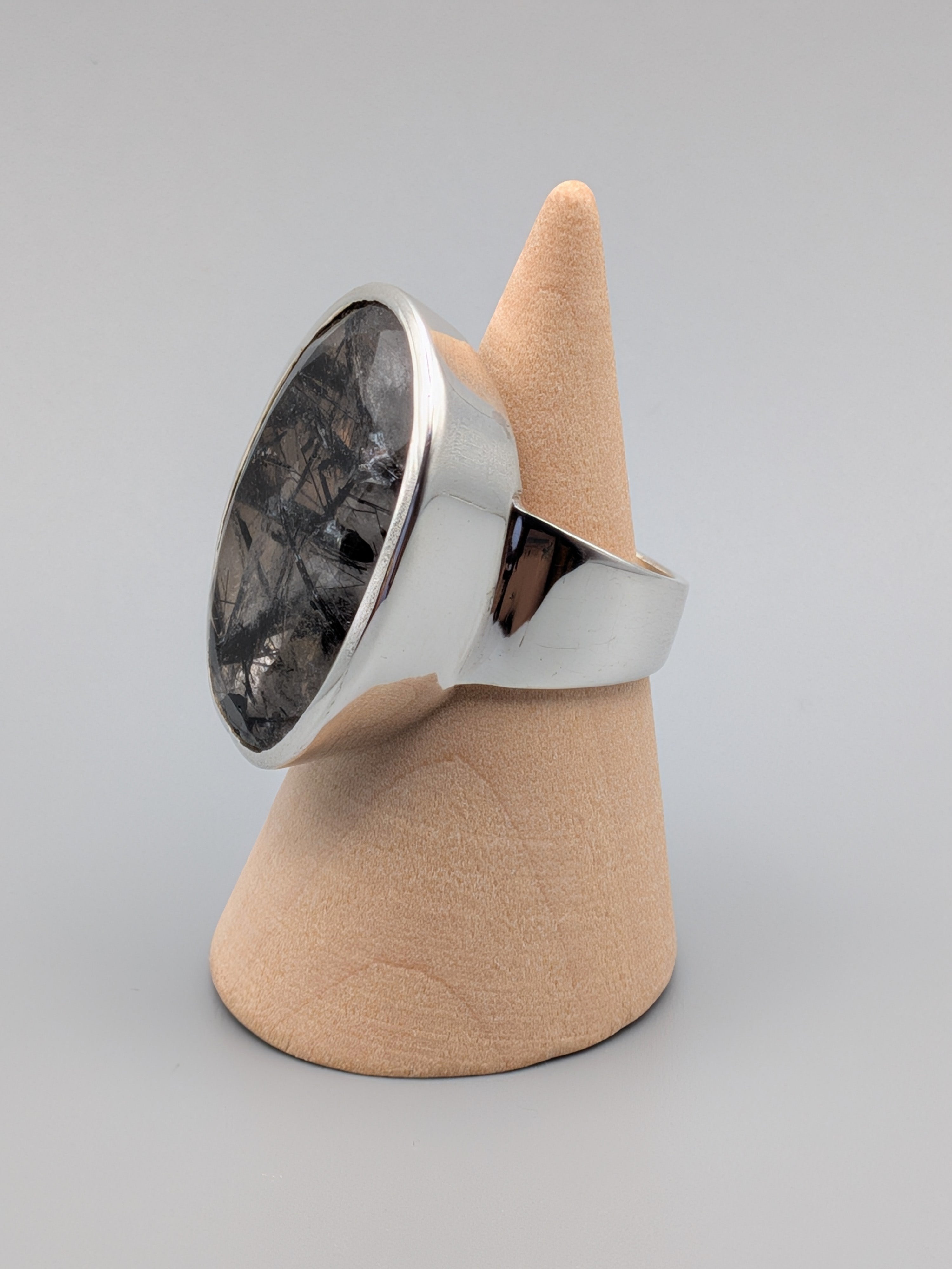 •TOURMALINATED QUARTZ - OVAL• simple bezel silver ring (size 8)