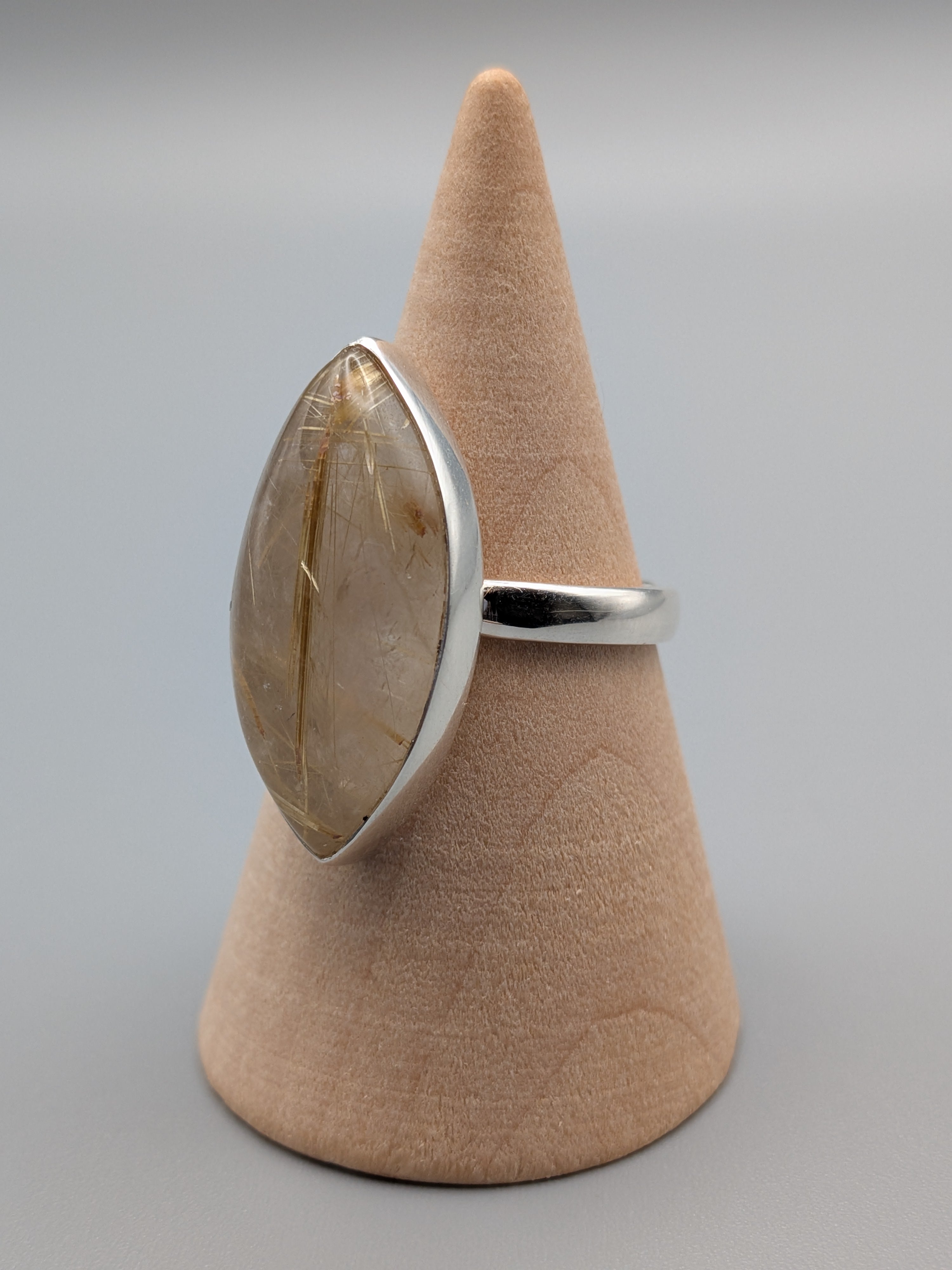 •RUTILATED QUARTZ - EYE• simple bezel silver ring (size 8)