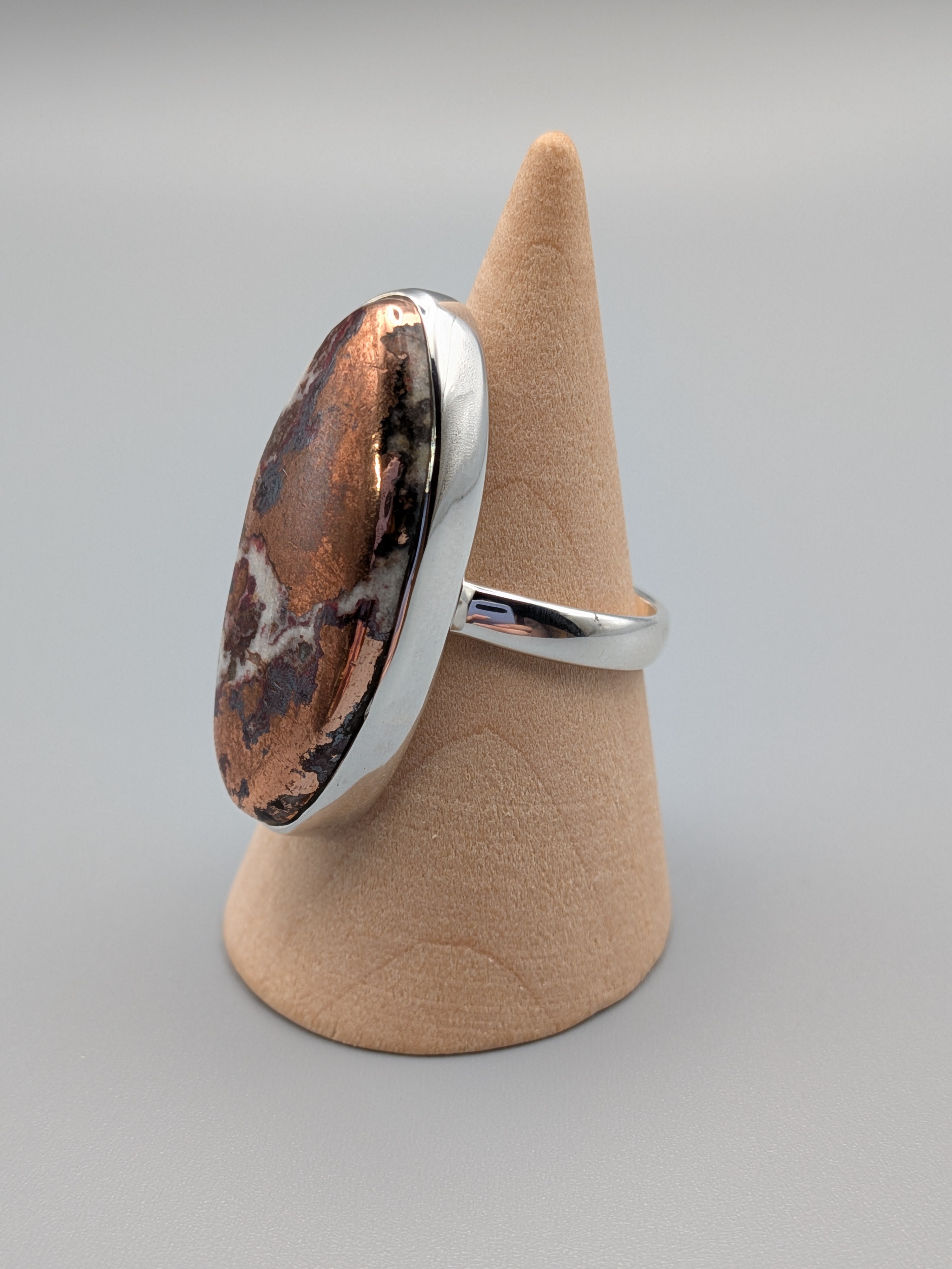 •COPPER IN MATRIX - OVAL• simple bezel silver ring (size 9)